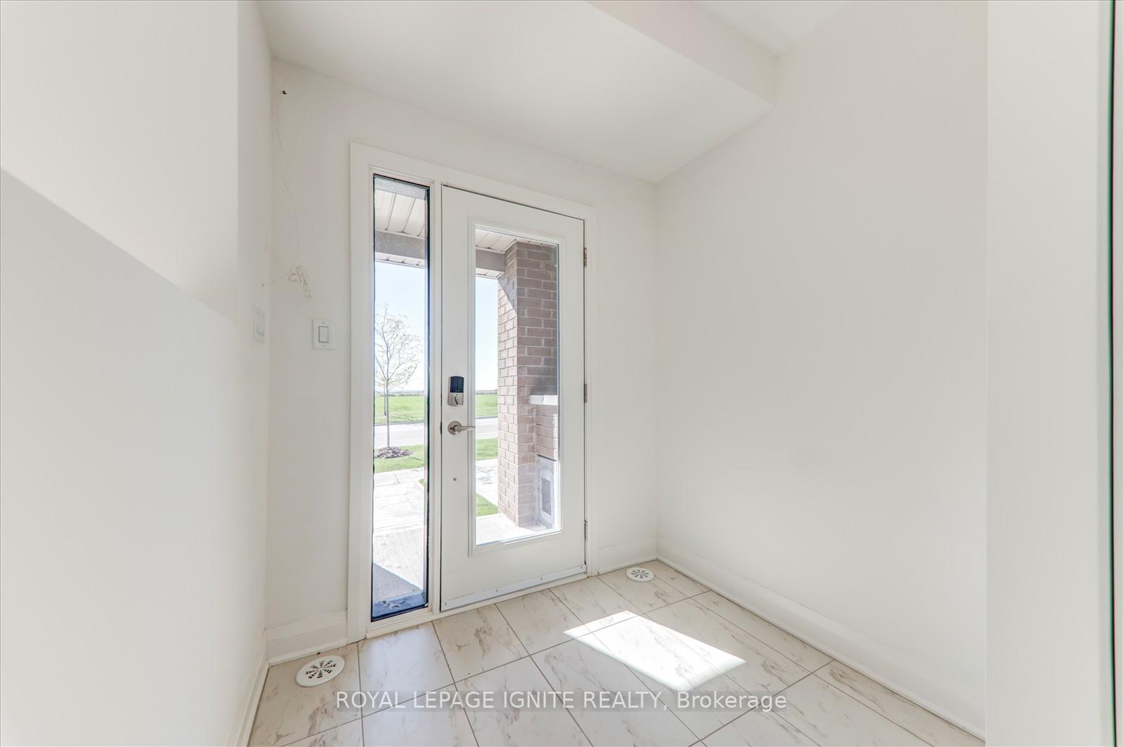 Photo 5 of 807 Port Darlington Road, Clarington, Bowmanville — HOMEH