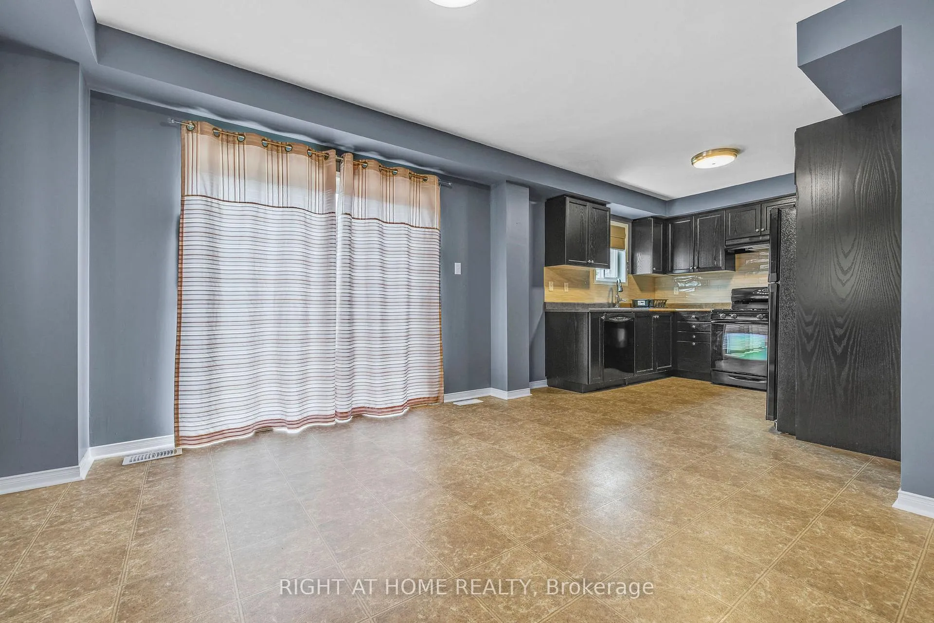 Photo 10 of 80 Powell Drive, Hamilton, Binbrook — HOMEH