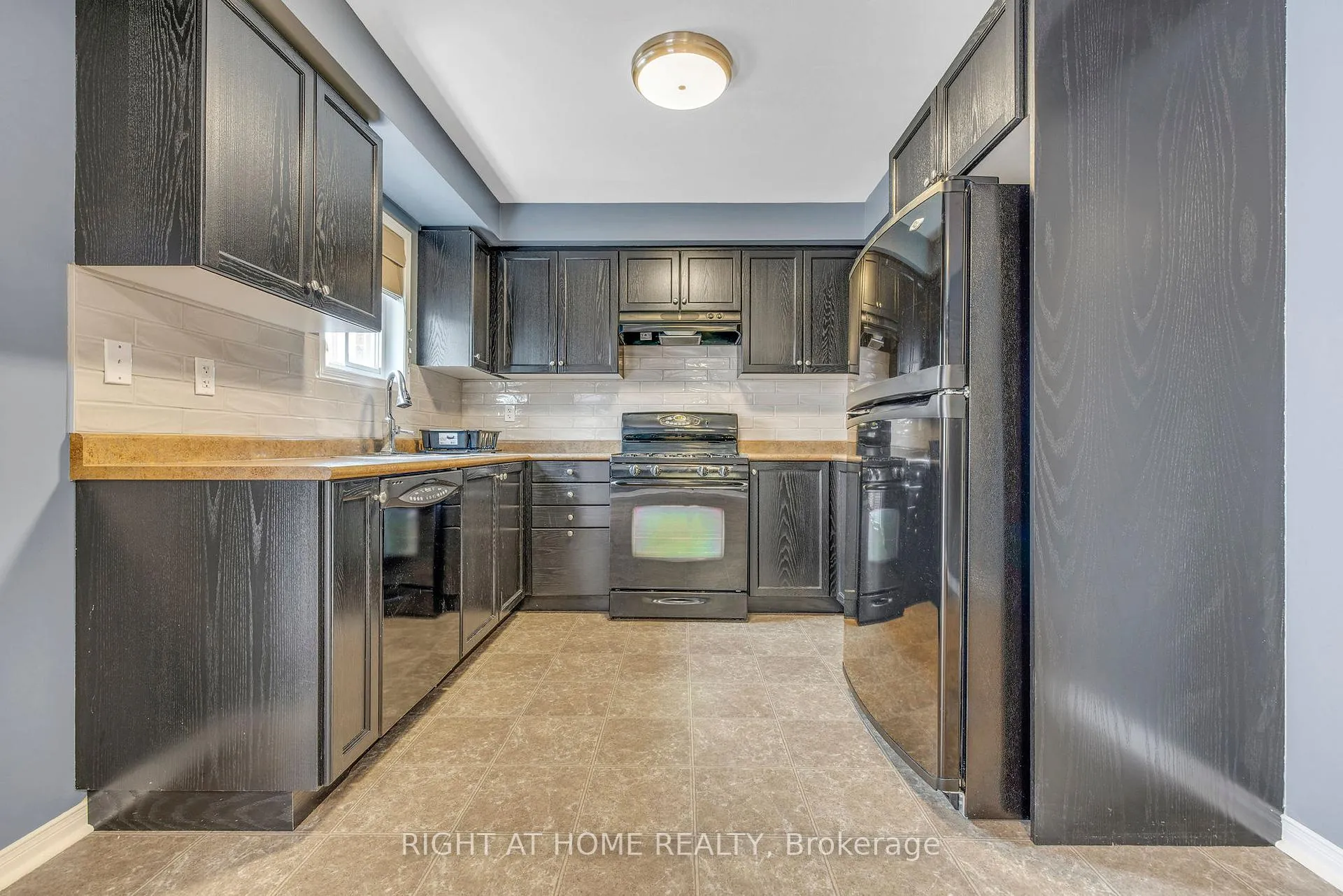 Photo 13 of 80 Powell Drive, Hamilton, Binbrook — HOMEH