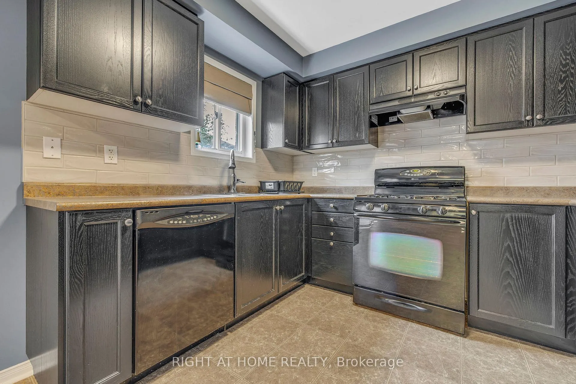 Photo 14 of 80 Powell Drive, Hamilton, Binbrook — HOMEH