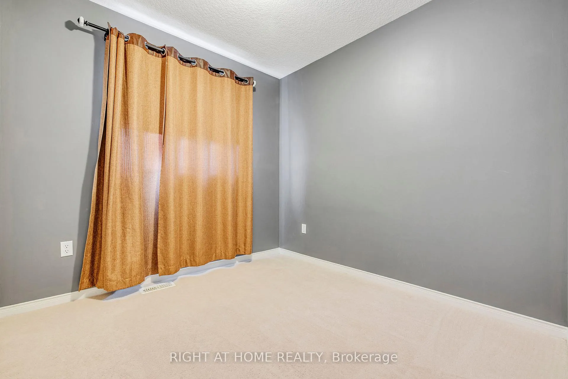 Photo 26 of 80 Powell Drive, Hamilton, Binbrook — HOMEH