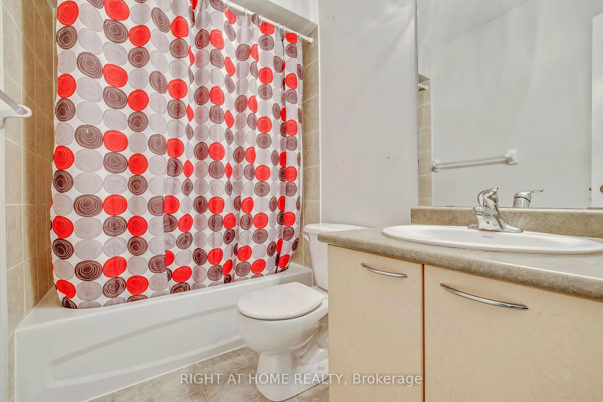 Photo 29 of 80 Powell Drive, Hamilton, Binbrook — HOMEH