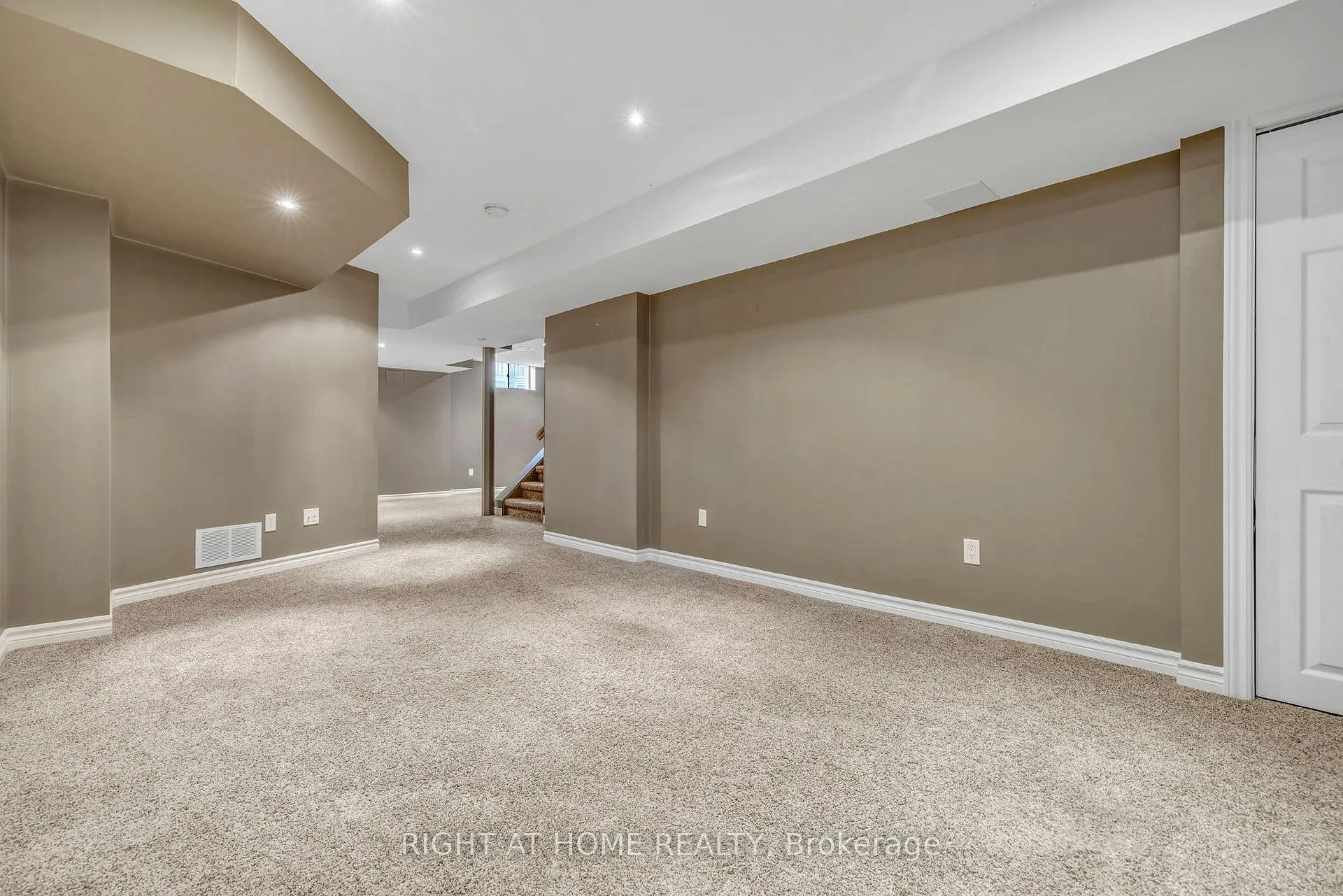 Photo 33 of 80 Powell Drive, Hamilton, Binbrook — HOMEH
