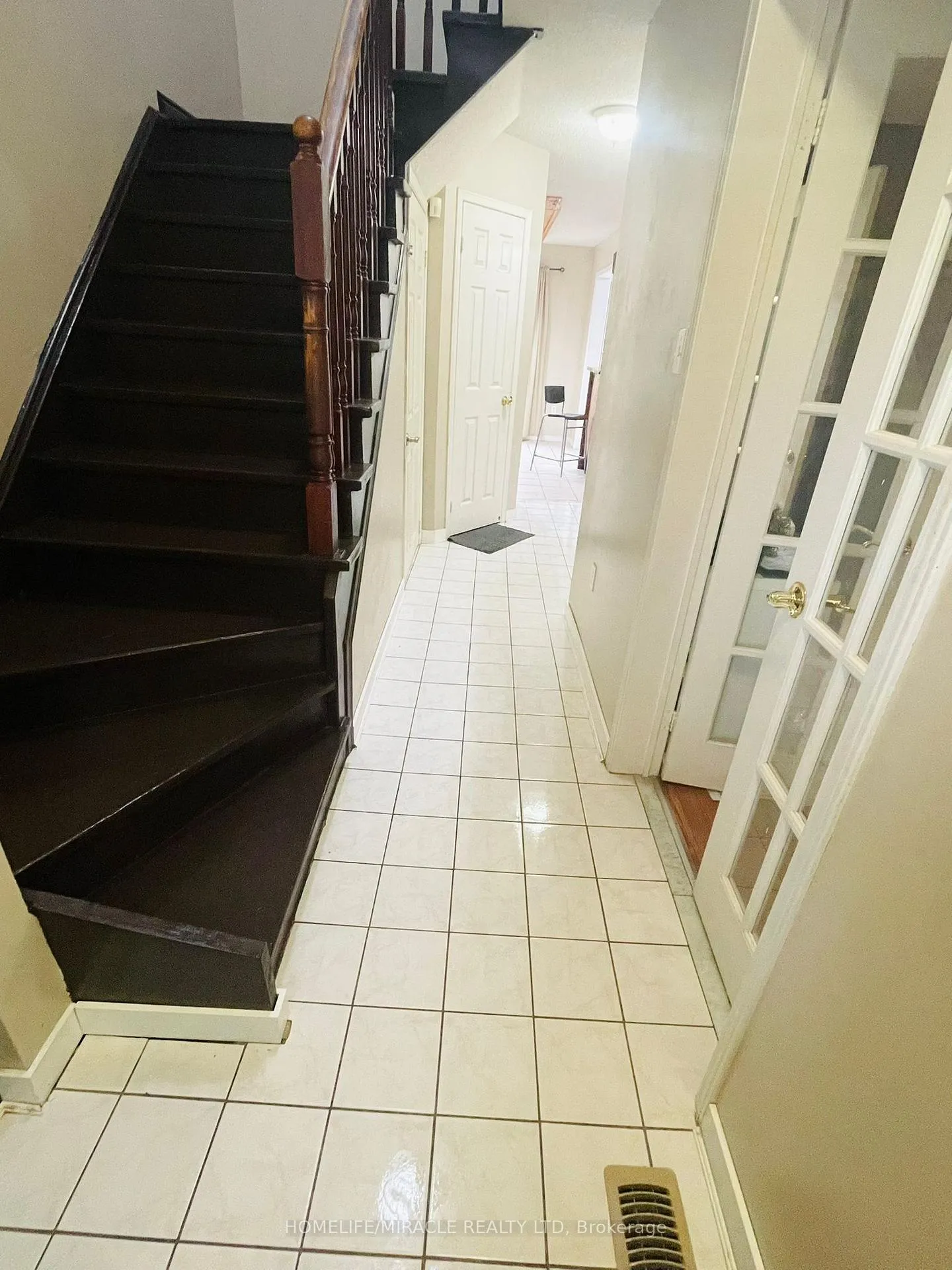 Photo 3 of 61 Carrie Crescent, Brampton, Fletcher's West — HOMEH