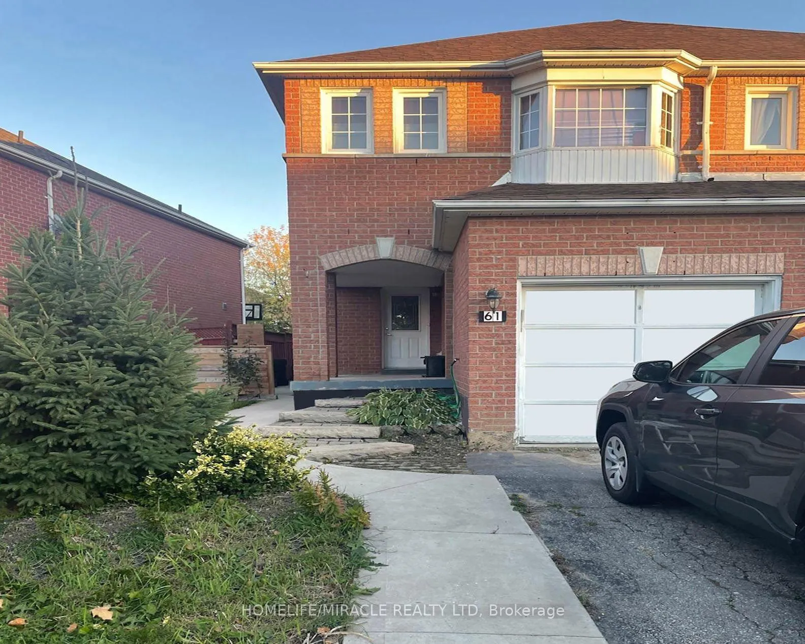 Photo 10 of 61 Carrie Crescent, Brampton, Fletcher's West — HOMEH