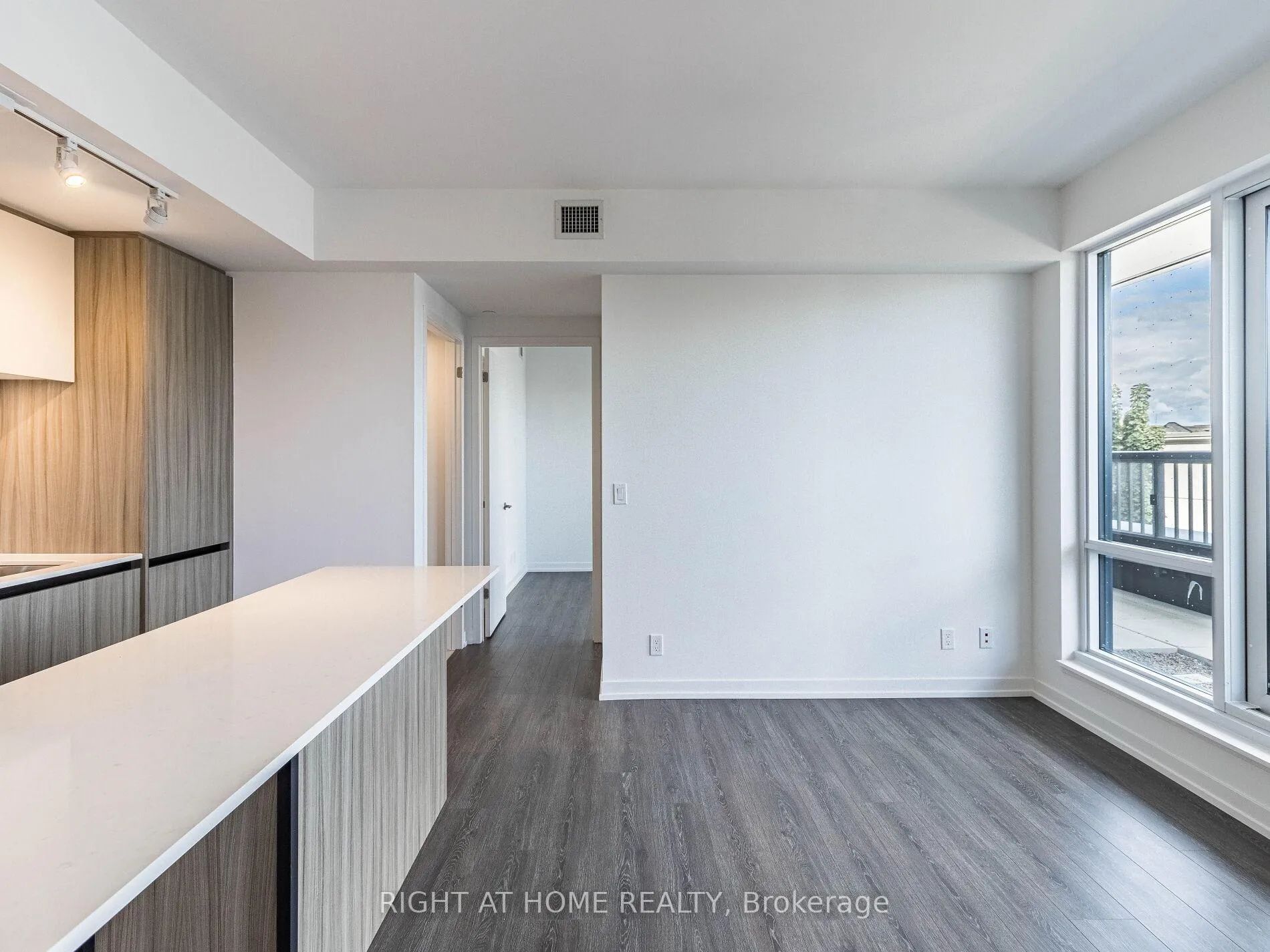 Photo 5 of Unit 203, 7950 bathurst Street, Vaughan, Beverley Glen — HOMEH