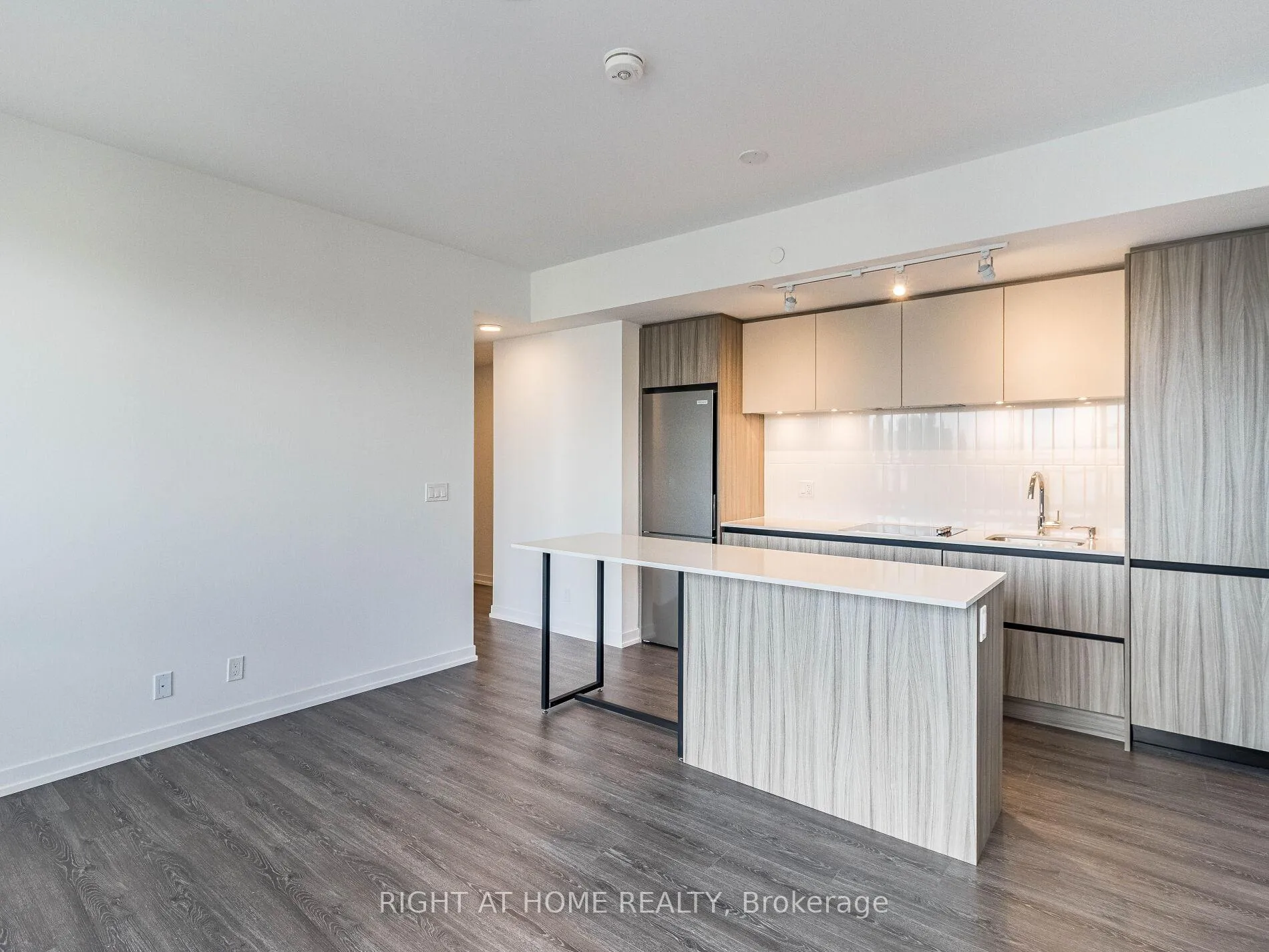 Photo 6 of Unit 203, 7950 bathurst Street, Vaughan, Beverley Glen — HOMEH