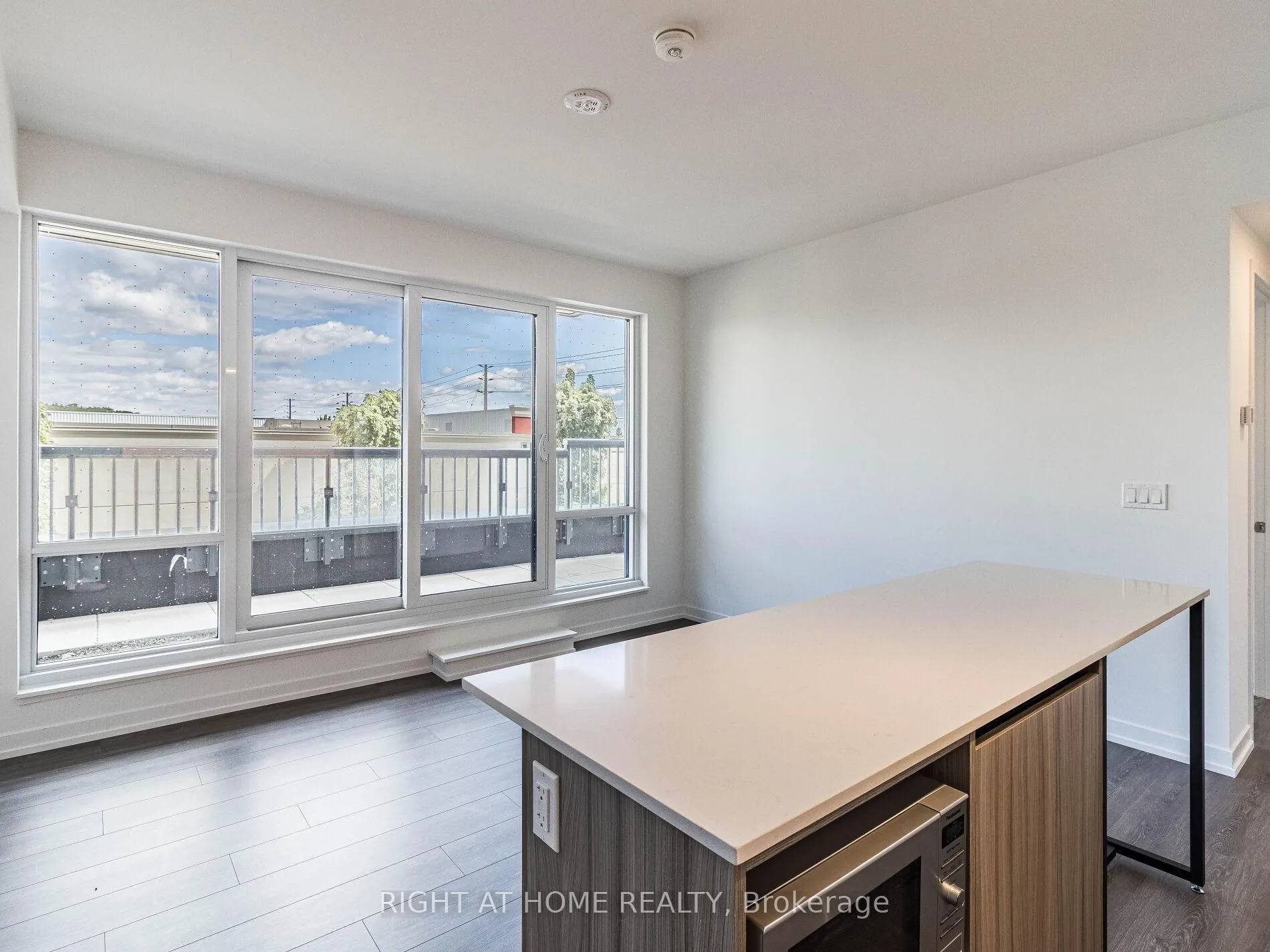 Photo 7 of Unit 203, 7950 bathurst Street, Vaughan, Beverley Glen — HOMEH