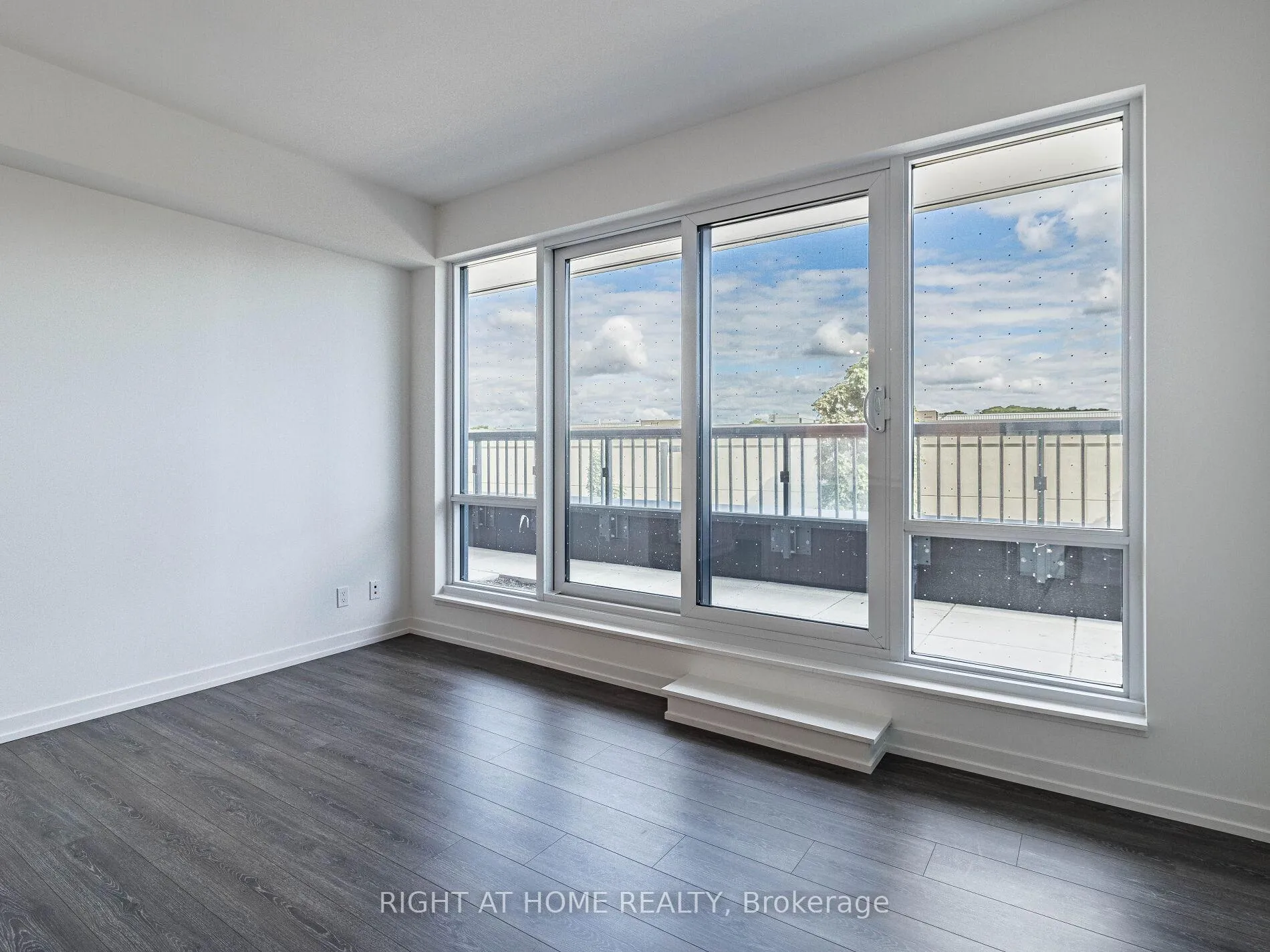 Photo 9 of Unit 203, 7950 bathurst Street, Vaughan, Beverley Glen — HOMEH