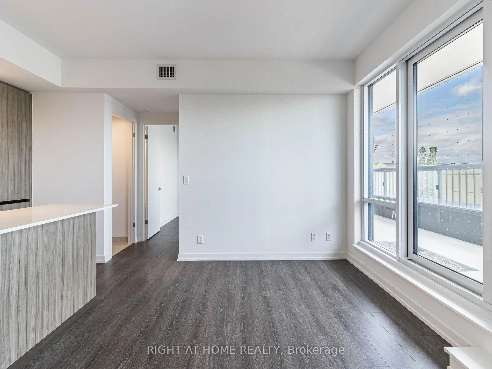Photo 10 of Unit 203, 7950 bathurst Street, Vaughan, Beverley Glen — HOMEH