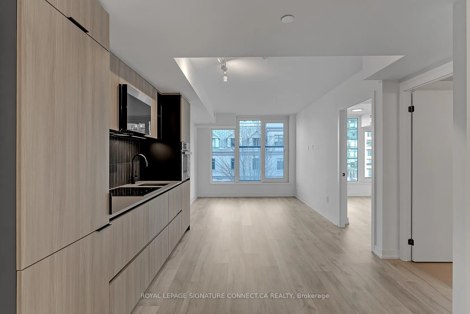 Photo 3 of Unit 504, 2 Augusta Avenue, Toronto, Waterfront Communities — HOMEH