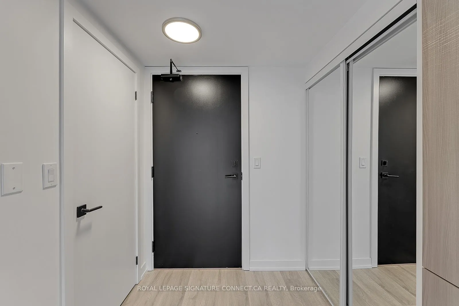 Photo 4 of Unit 504, 2 Augusta Avenue, Toronto, Waterfront Communities — HOMEH