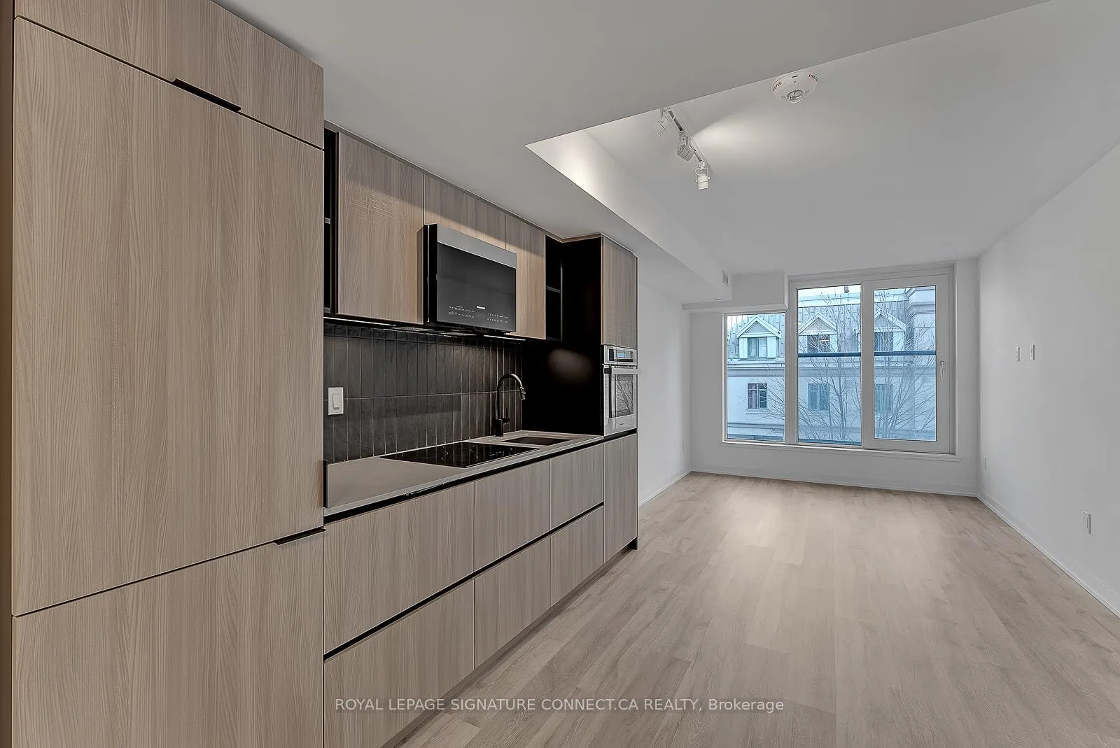 Photo 5 of Unit 504, 2 Augusta Avenue, Toronto, Waterfront Communities — HOMEH