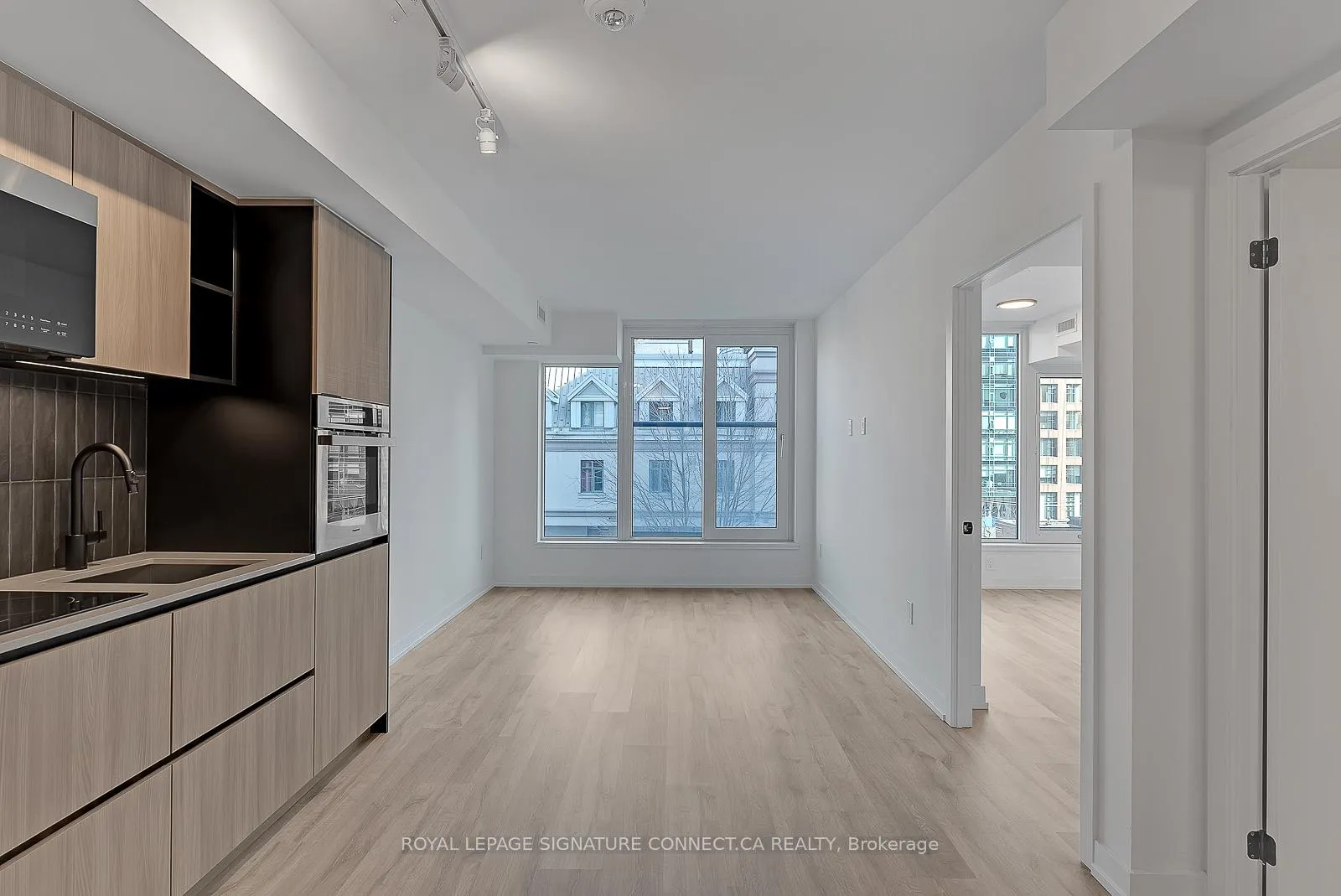 Photo 6 of Unit 504, 2 Augusta Avenue, Toronto, Waterfront Communities — HOMEH
