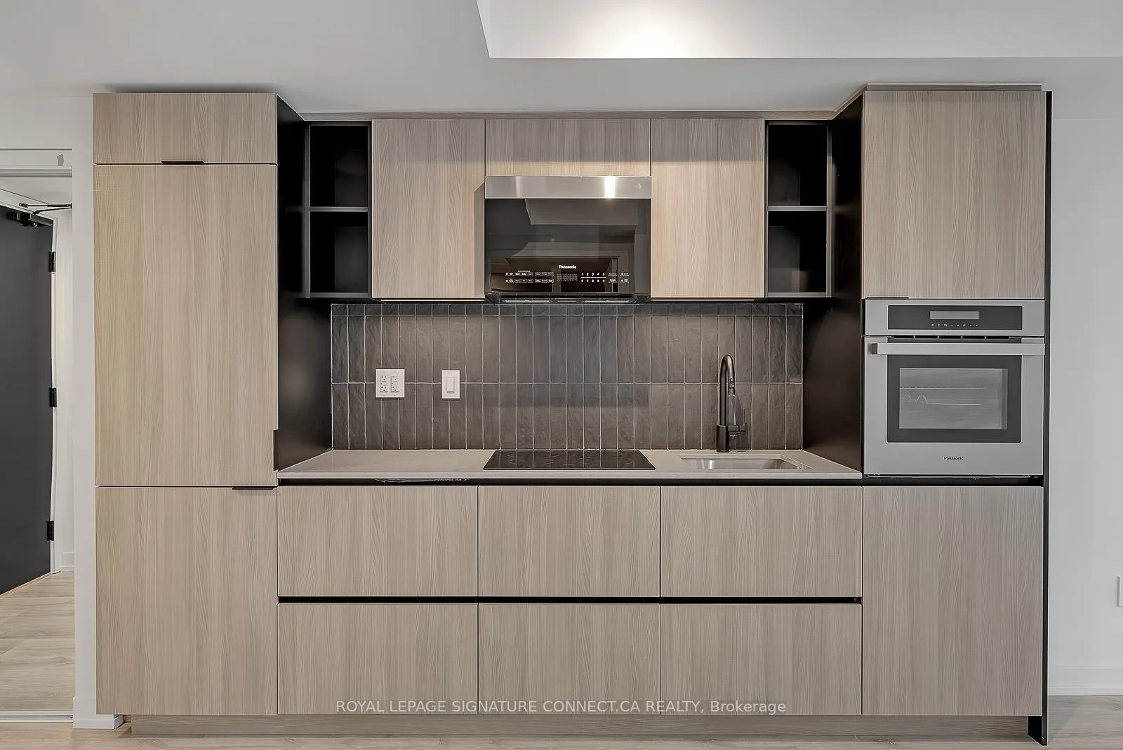 Photo 7 of Unit 504, 2 Augusta Avenue, Toronto, Waterfront Communities — HOMEH