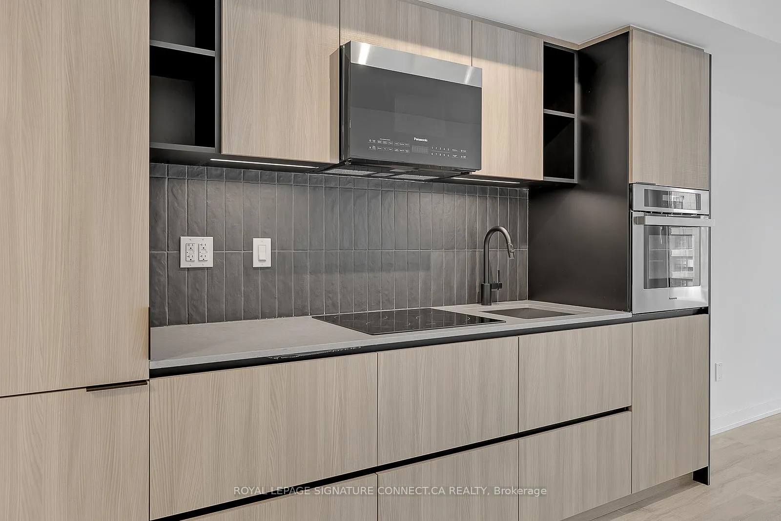 Photo 9 of Unit 504, 2 Augusta Avenue, Toronto, Waterfront Communities — HOMEH