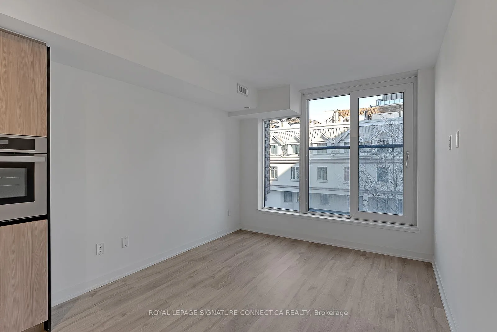 Photo 10 of Unit 504, 2 Augusta Avenue, Toronto, Waterfront Communities — HOMEH