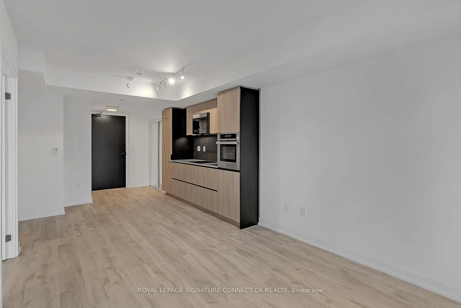 Photo 11 of Unit 504, 2 Augusta Avenue, Toronto, Waterfront Communities — HOMEH