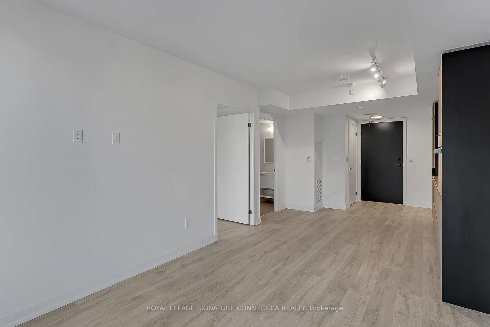 Photo 12 of Unit 504, 2 Augusta Avenue, Toronto, Waterfront Communities — HOMEH