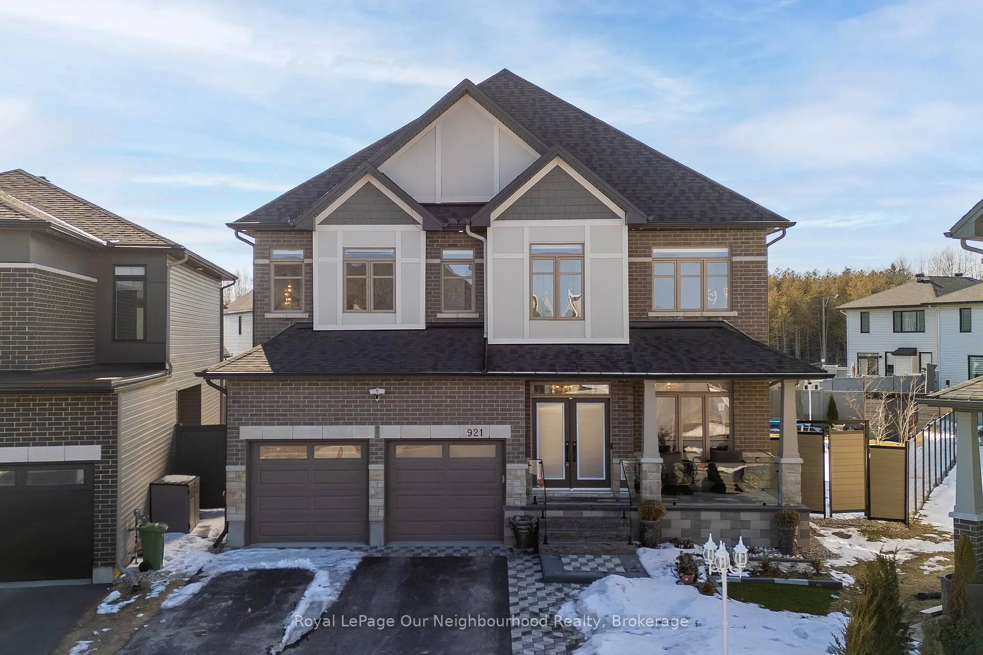 Front of 921 Beckton Heights