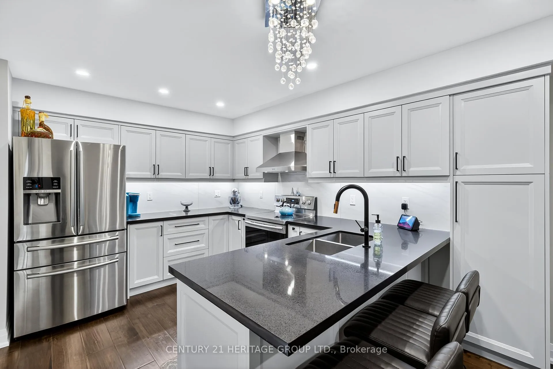 Photo 10 of 223 Milestone Crescent, Aurora, Aurora Village — HOMEH