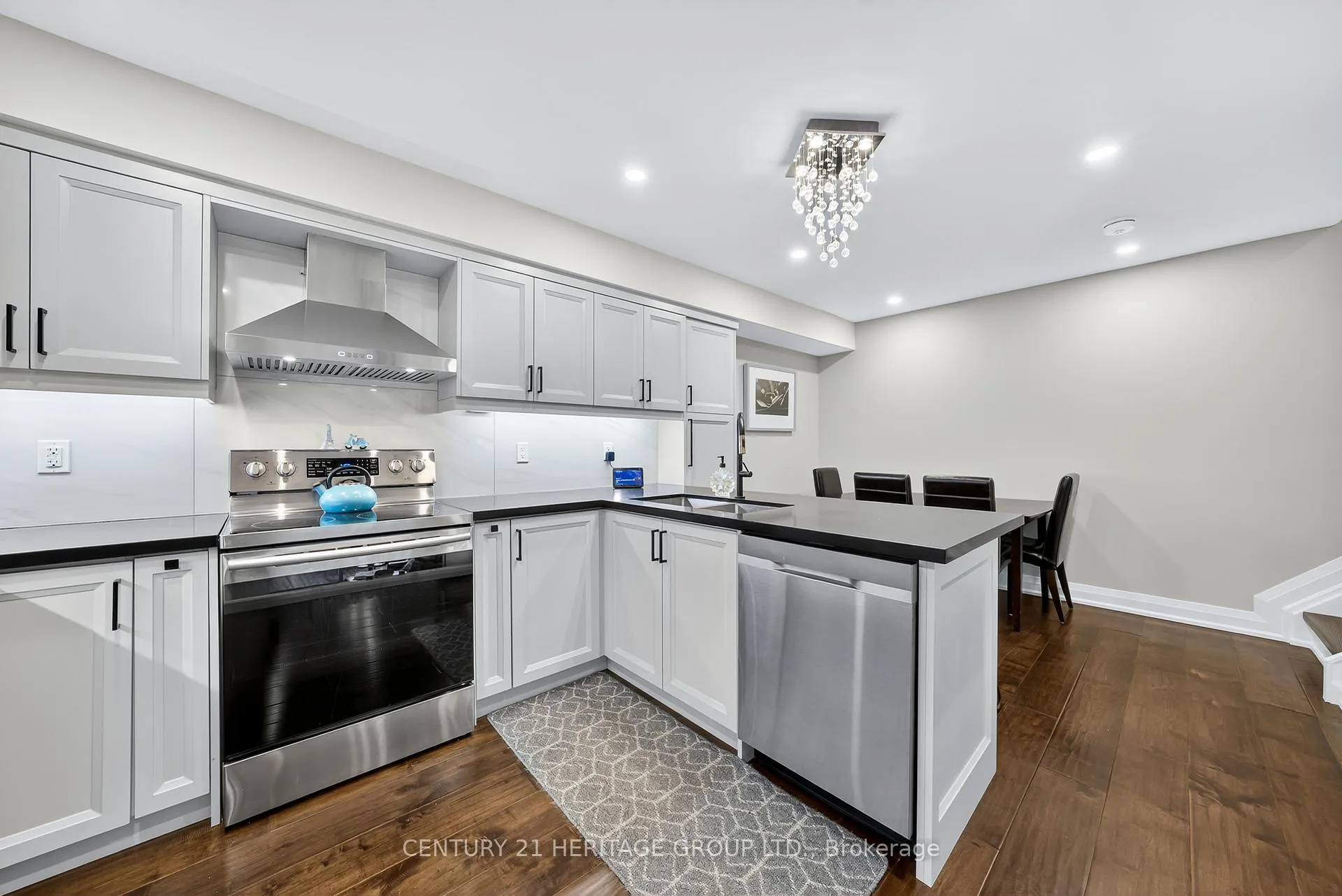 Photo 11 of 223 Milestone Crescent, Aurora, Aurora Village — HOMEH