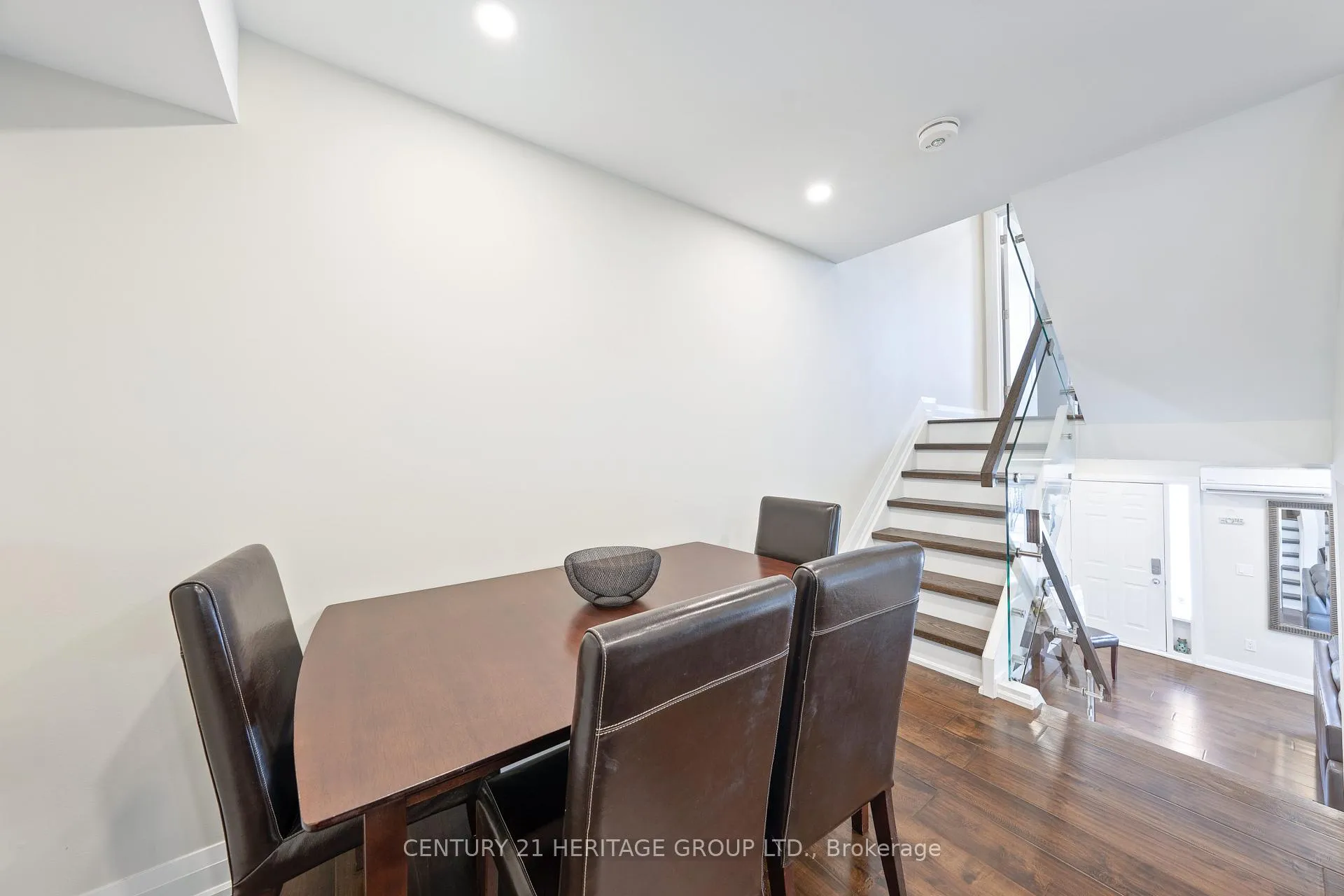 Photo 15 of 223 Milestone Crescent, Aurora, Aurora Village — HOMEH