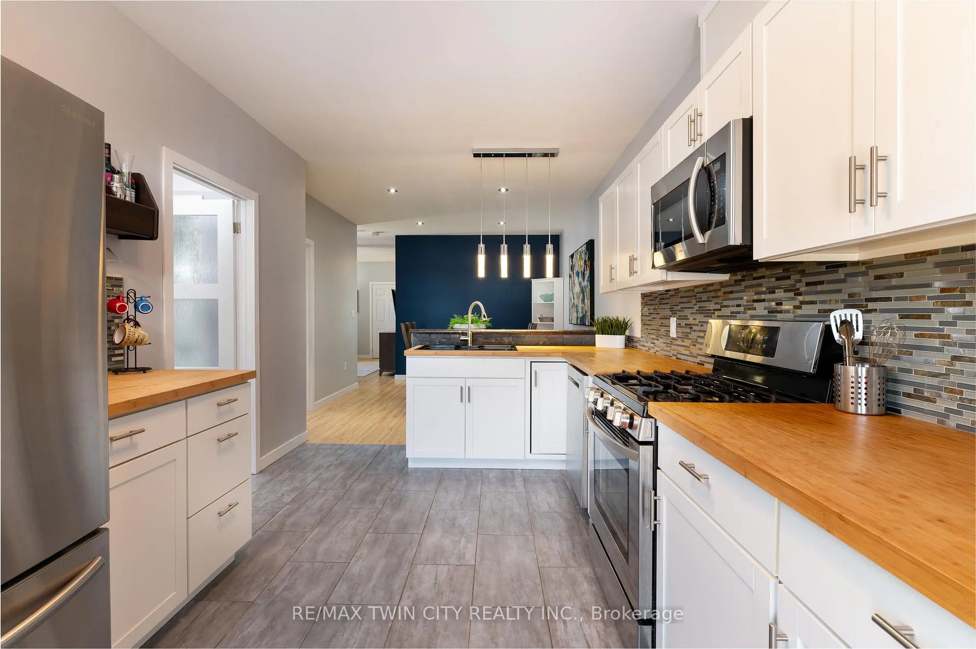 Photo 4 of 608 Upper James Street, Hamilton, Southam — HOMEH