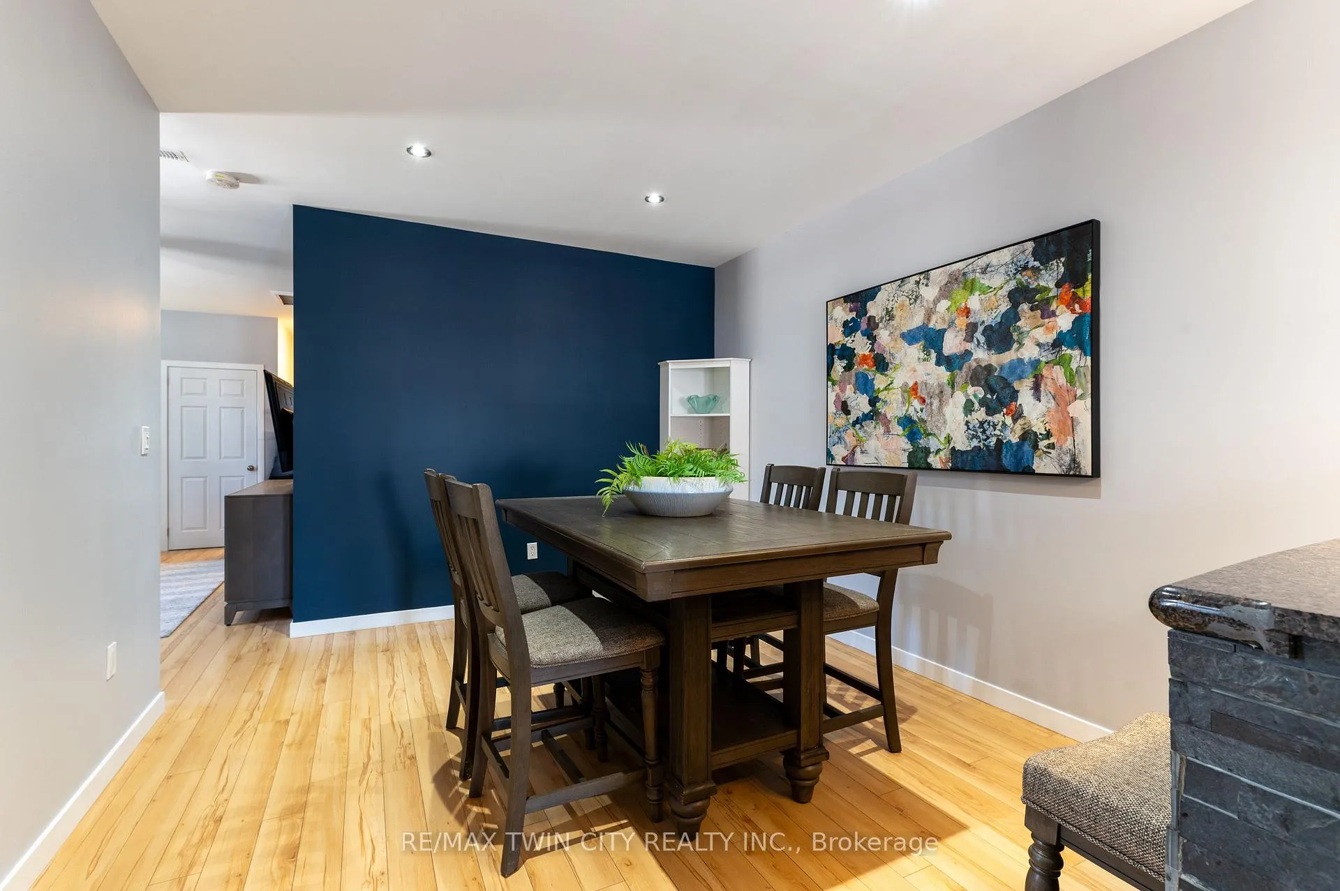 Photo 10 of 608 Upper James Street, Hamilton, Southam — HOMEH