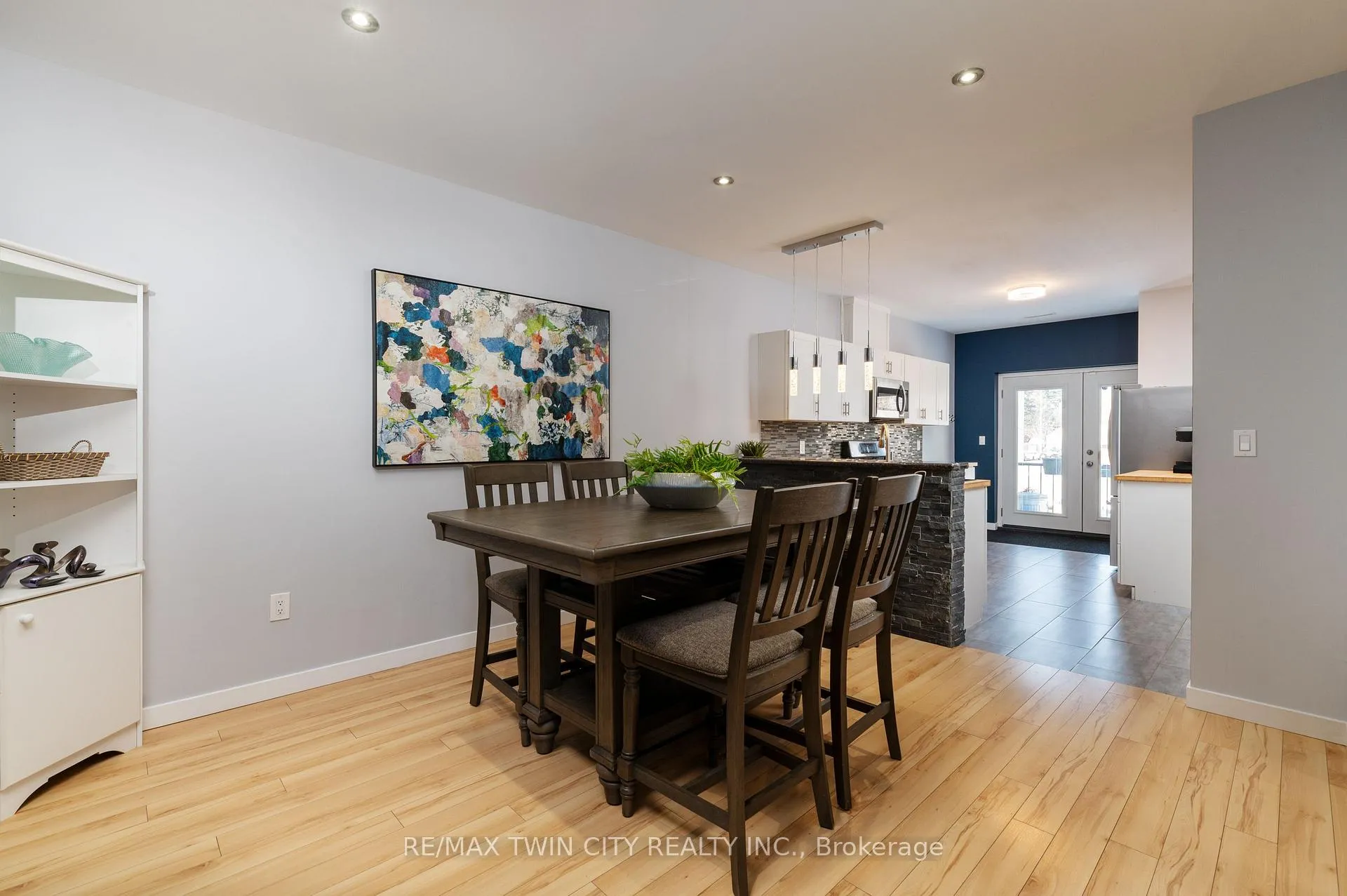 Photo 11 of 608 Upper James Street, Hamilton, Southam — HOMEH