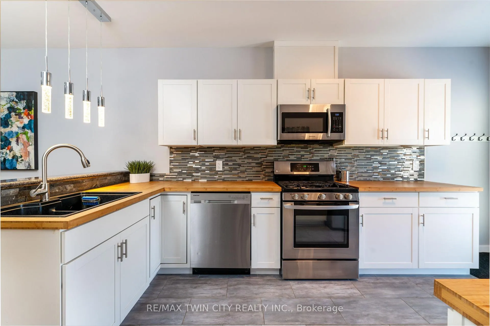 Photo 12 of 608 Upper James Street, Hamilton, Southam — HOMEH