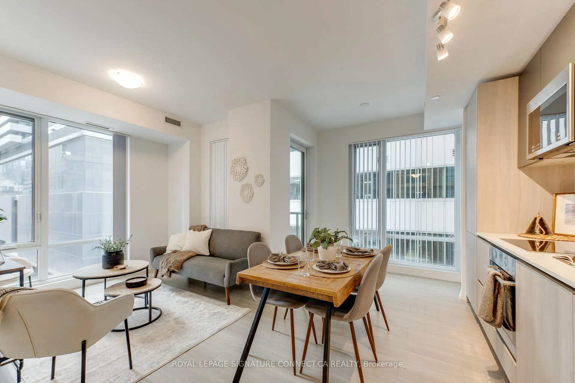 Photo 2 of Unit 609, 8 Widmer Street, Toronto, Waterfront Communities — HOMEH
