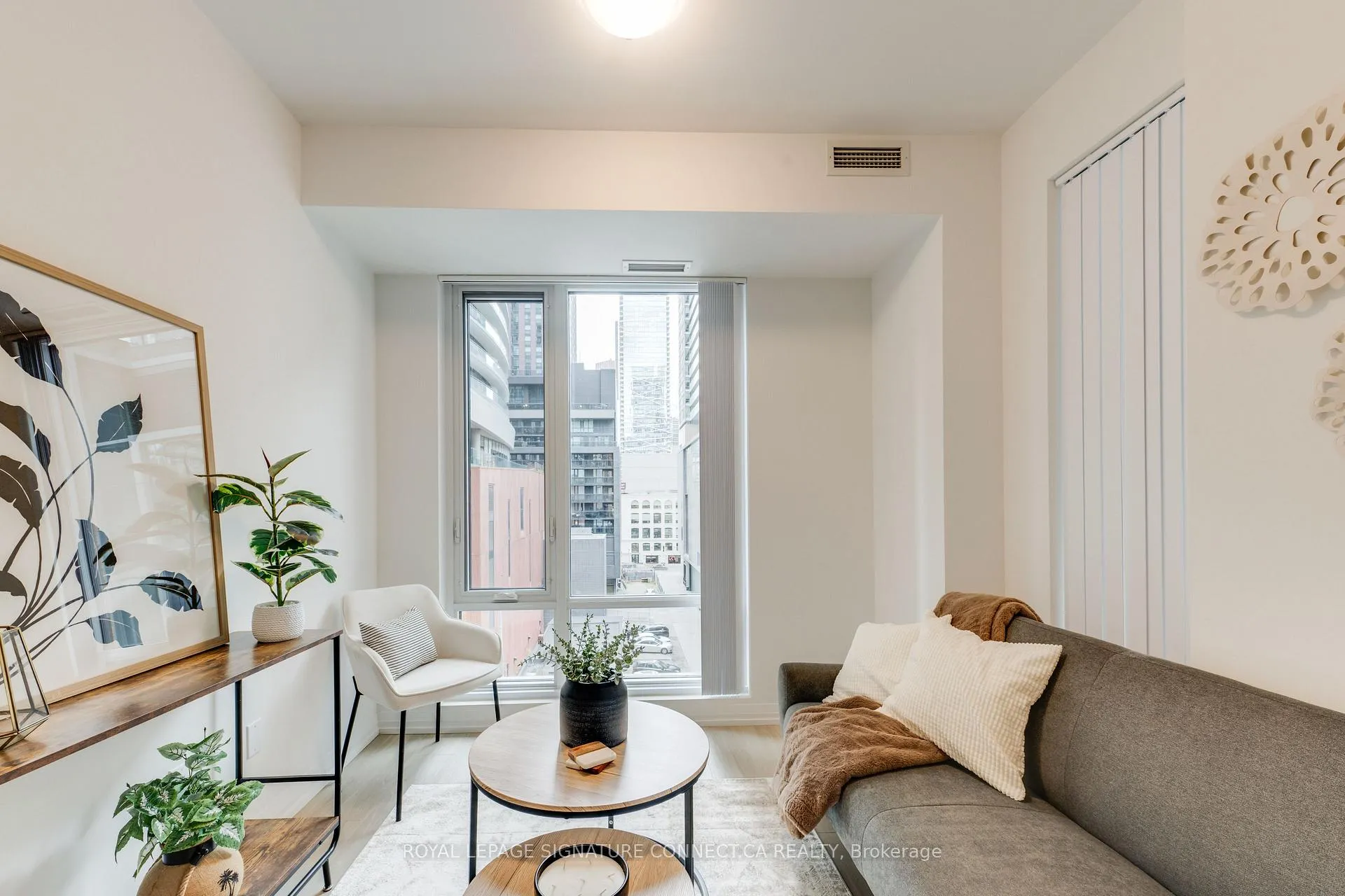 Photo 3 of Unit 609, 8 Widmer Street, Toronto, Waterfront Communities — HOMEH