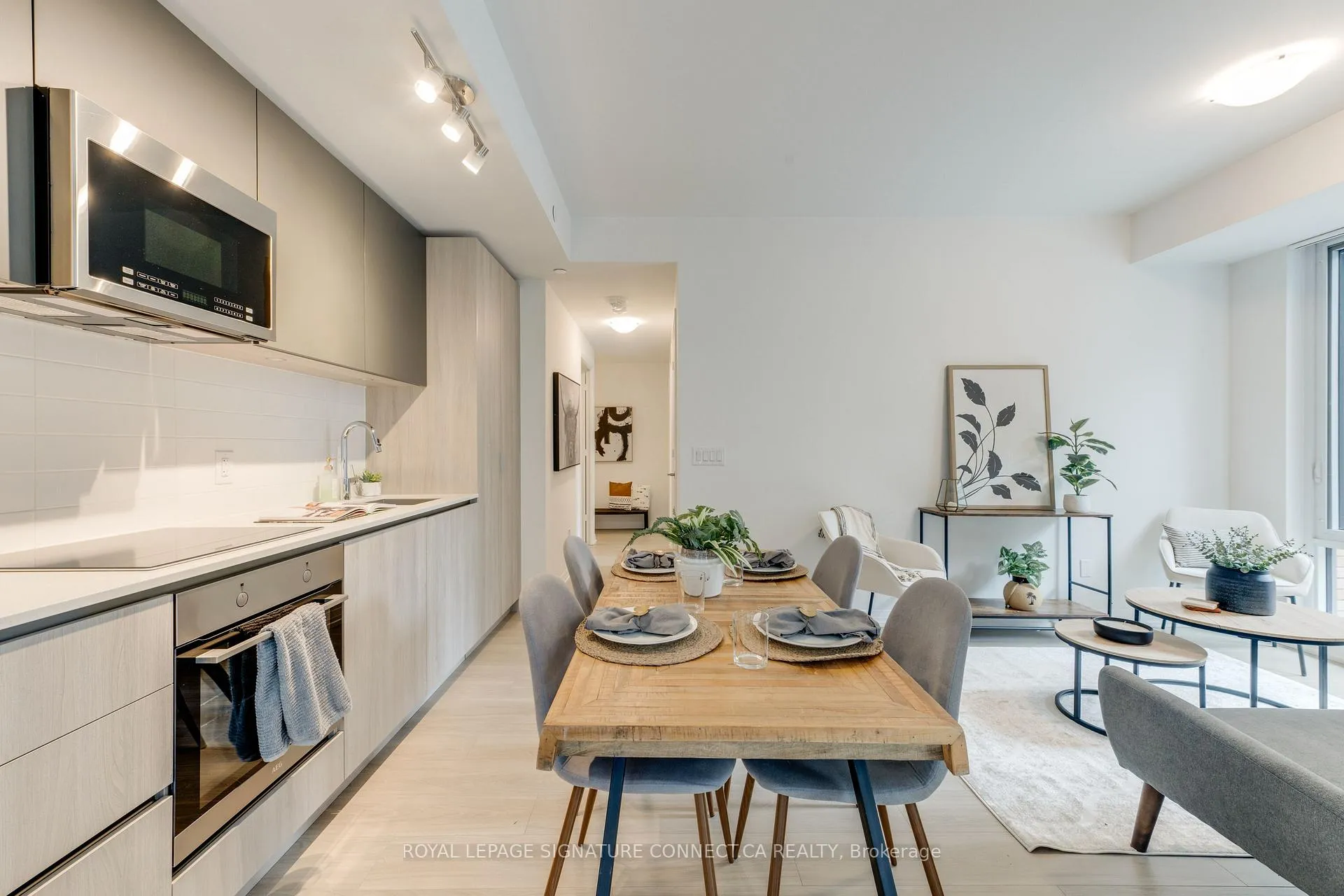 Photo 5 of Unit 609, 8 Widmer Street, Toronto, Waterfront Communities — HOMEH