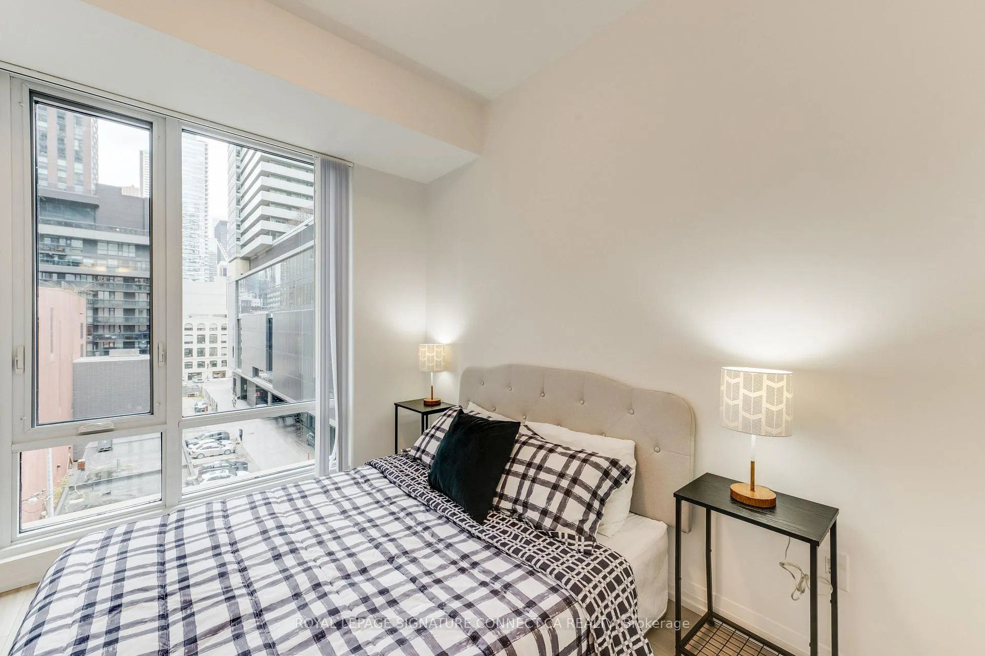 Photo 7 of Unit 609, 8 Widmer Street, Toronto, Waterfront Communities — HOMEH