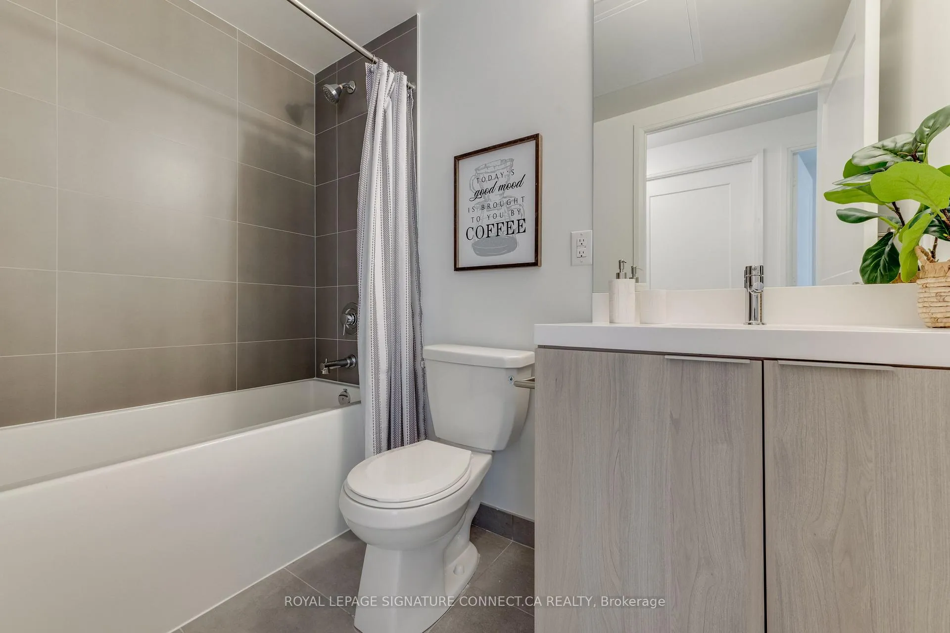 Photo 9 of Unit 609, 8 Widmer Street, Toronto, Waterfront Communities — HOMEH