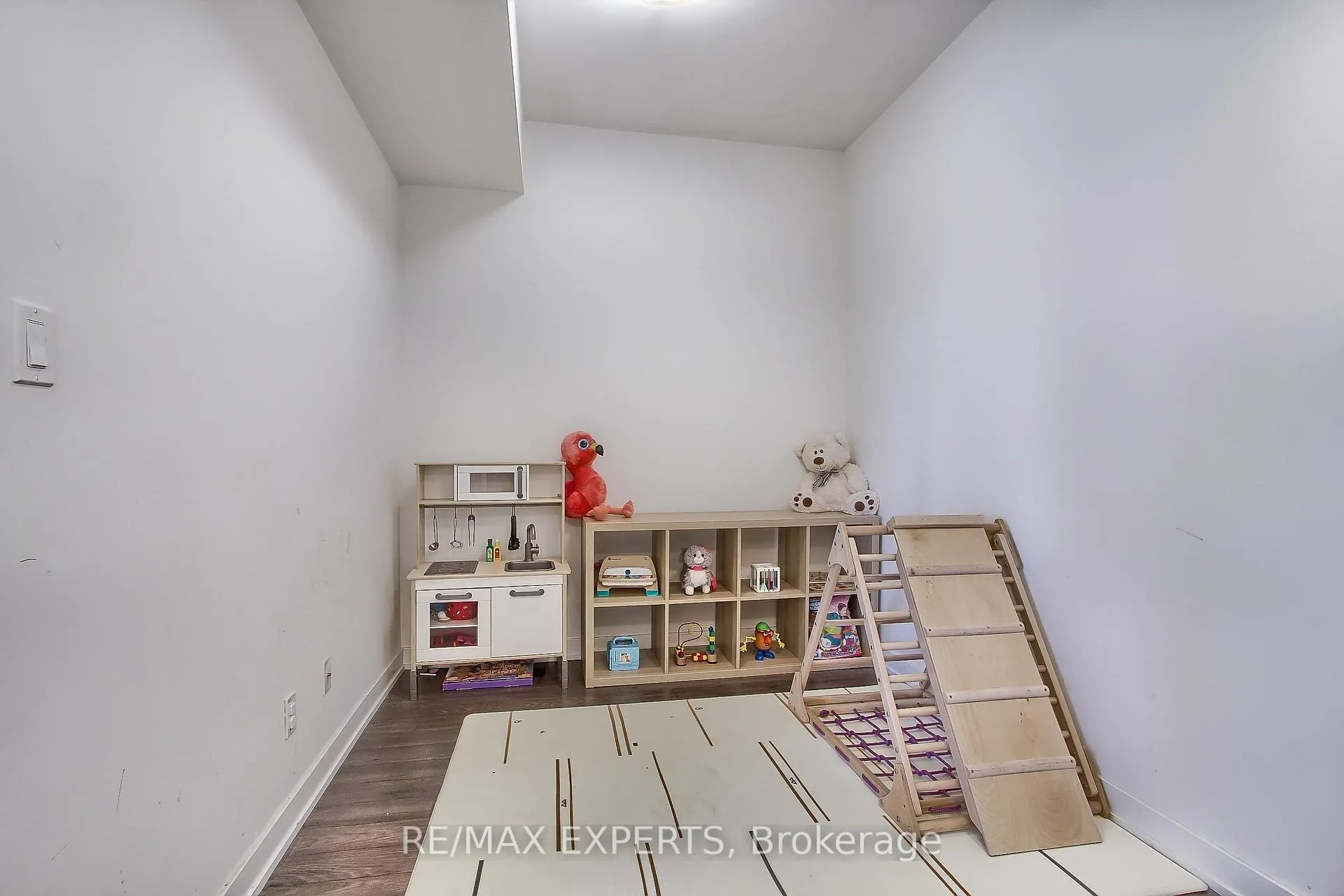 Photo 9 of Unit 611, 30 Ordnance Street, Toronto, Niagara — HOMEH