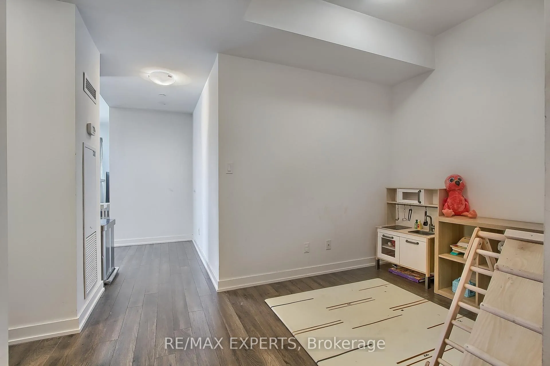 Photo 10 of Unit 611, 30 Ordnance Street, Toronto, Niagara — HOMEH