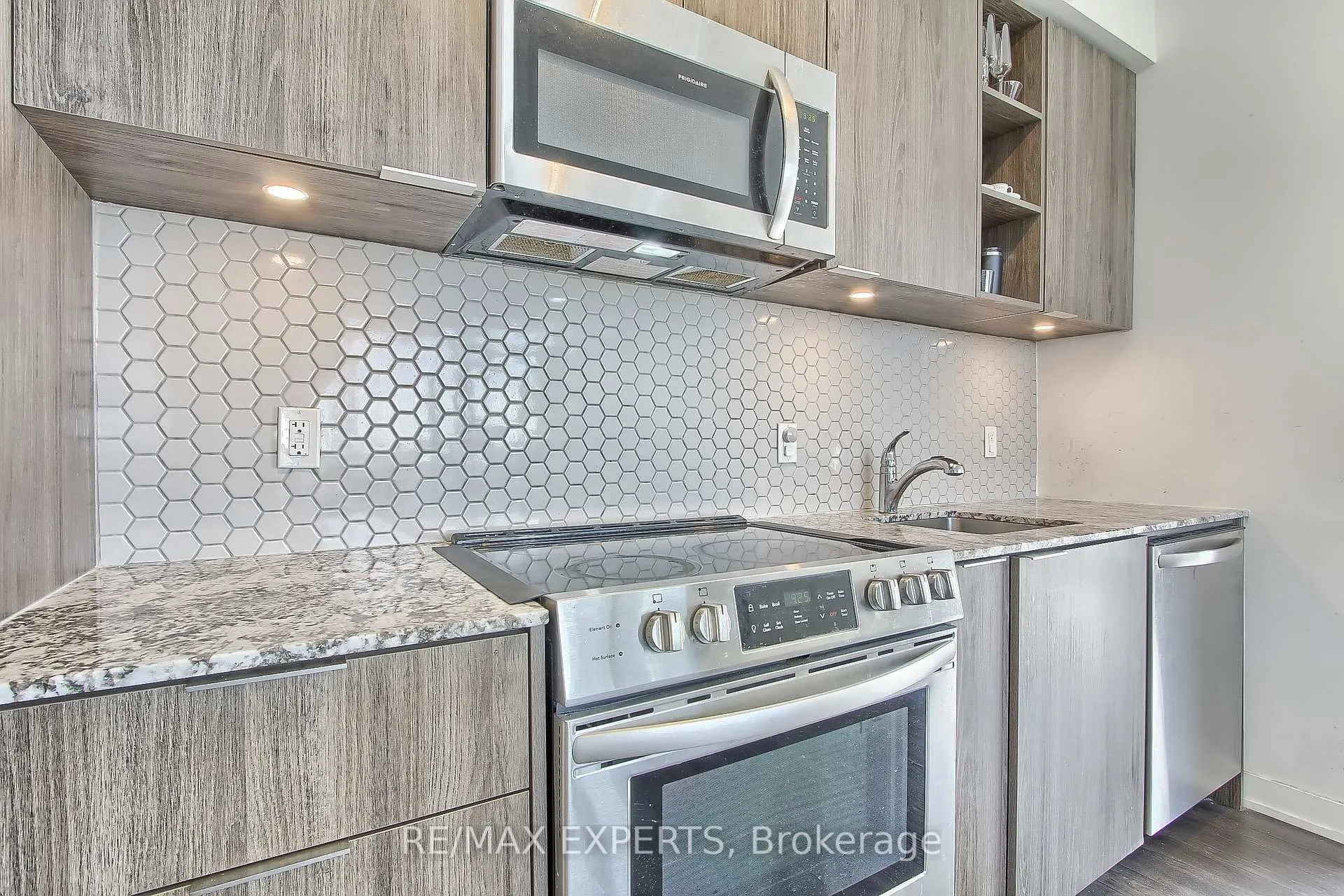 Photo 13 of Unit 611, 30 Ordnance Street, Toronto, Niagara — HOMEH