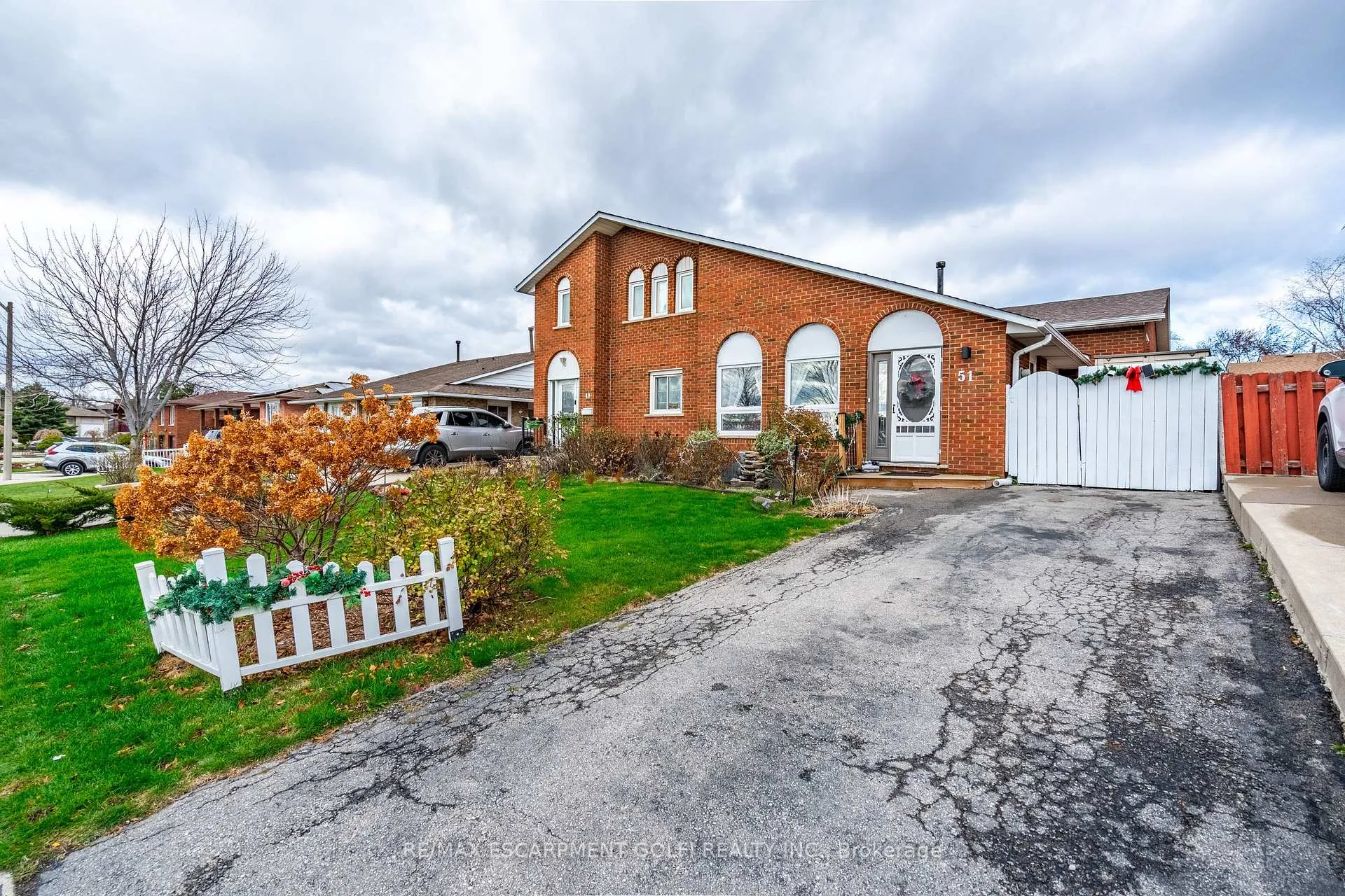 Photo 2 of 51 Leggett Crescent, Hamilton, Lawfield — HOMEH