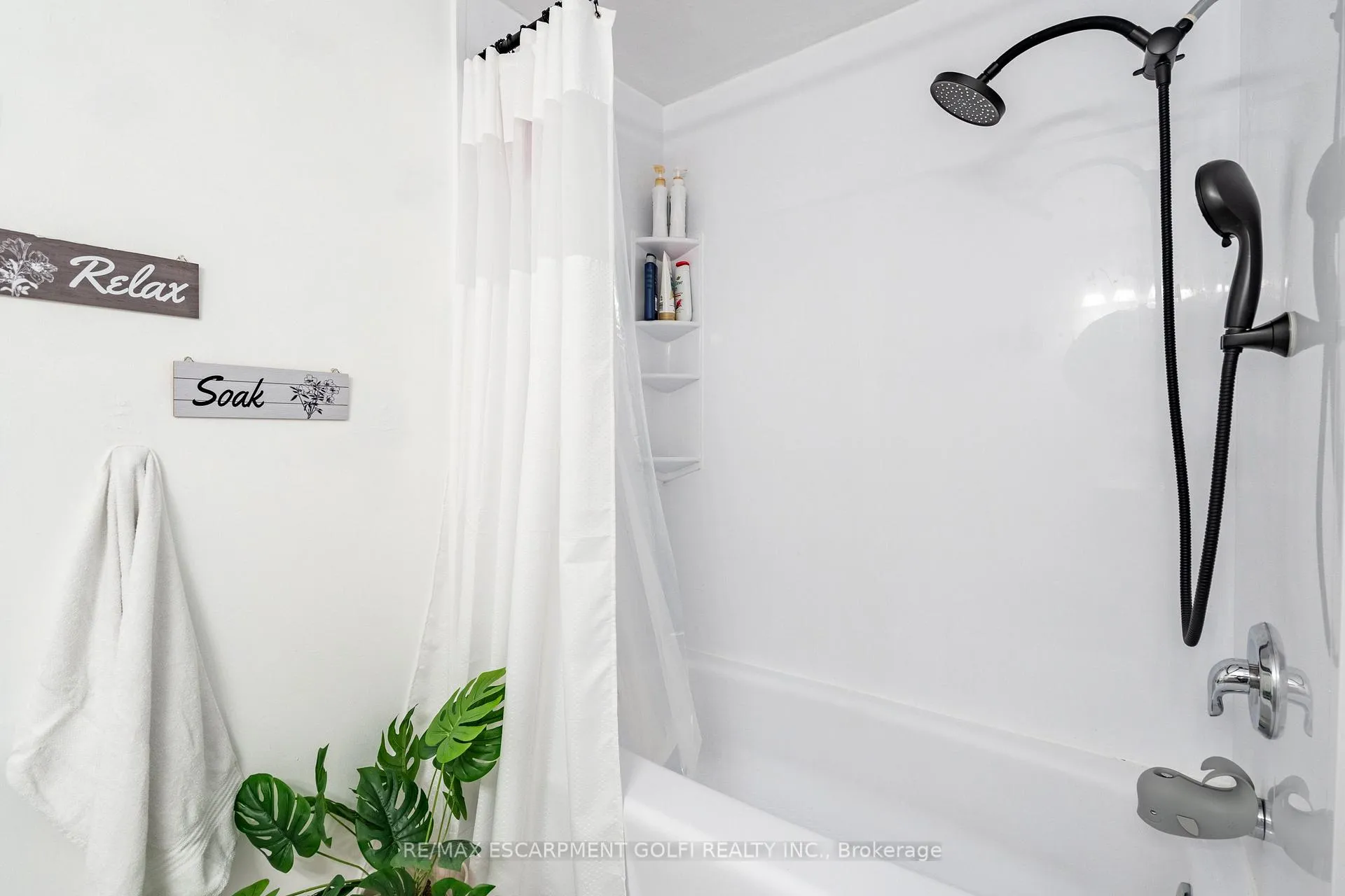 Photo 35 of 51 Leggett Crescent, Hamilton, Lawfield — HOMEH