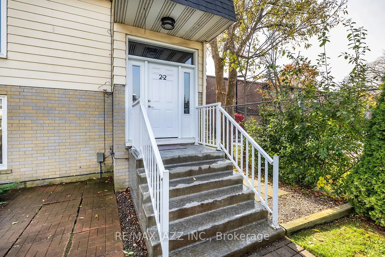 Photo 4 of Unit 2, 540 Mary Street E, Whitby, Downtown Whitby — HOMEH