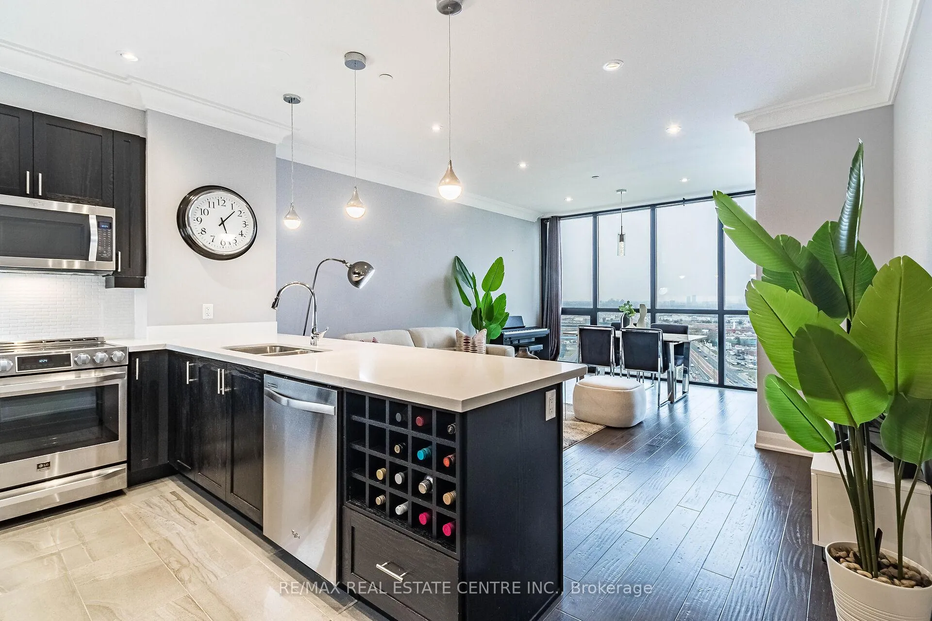 Photo 6 of Unit 2002, 2900 Hwy 7 Road, Vaughan, Concord — HOMEH