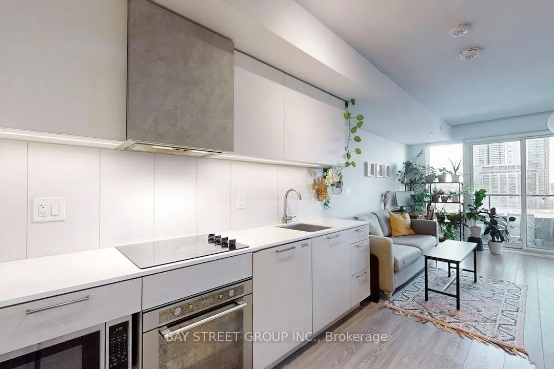 Photo 4 of Unit 916, 19 Western Battery Road E, Toronto, Niagara — HOMEH