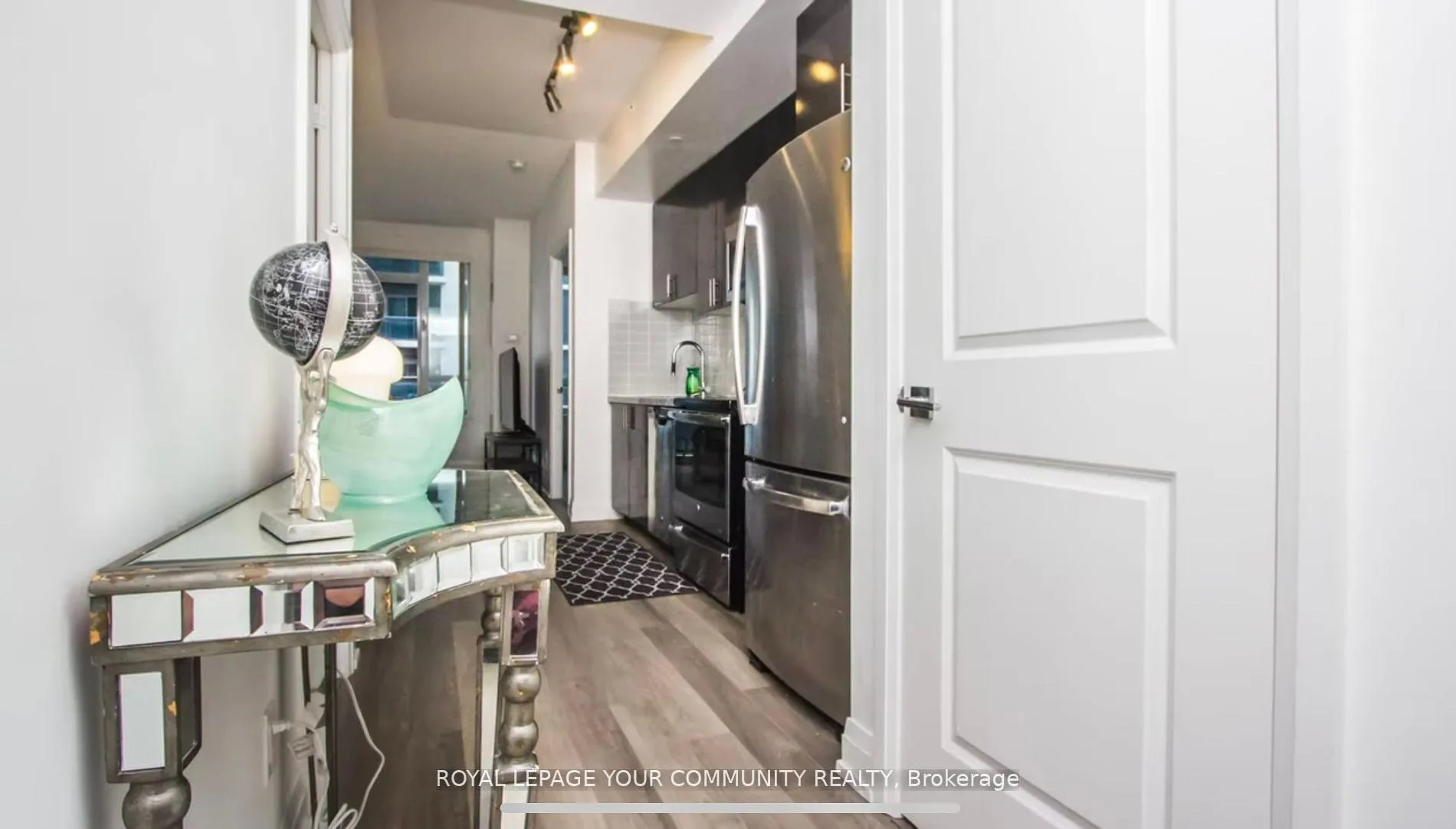 Photo 5 of Unit 1605, 7165 Yonge Street, Markham, Thornhill — HOMEH
