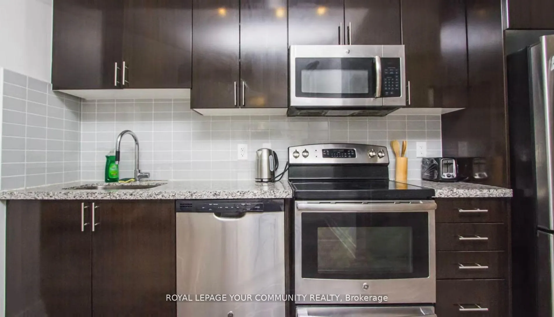 Photo 6 of Unit 1605, 7165 Yonge Street, Markham, Thornhill — HOMEH