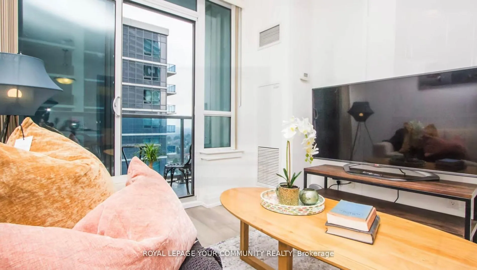 Photo 15 of Unit 1605, 7165 Yonge Street, Markham, Thornhill — HOMEH