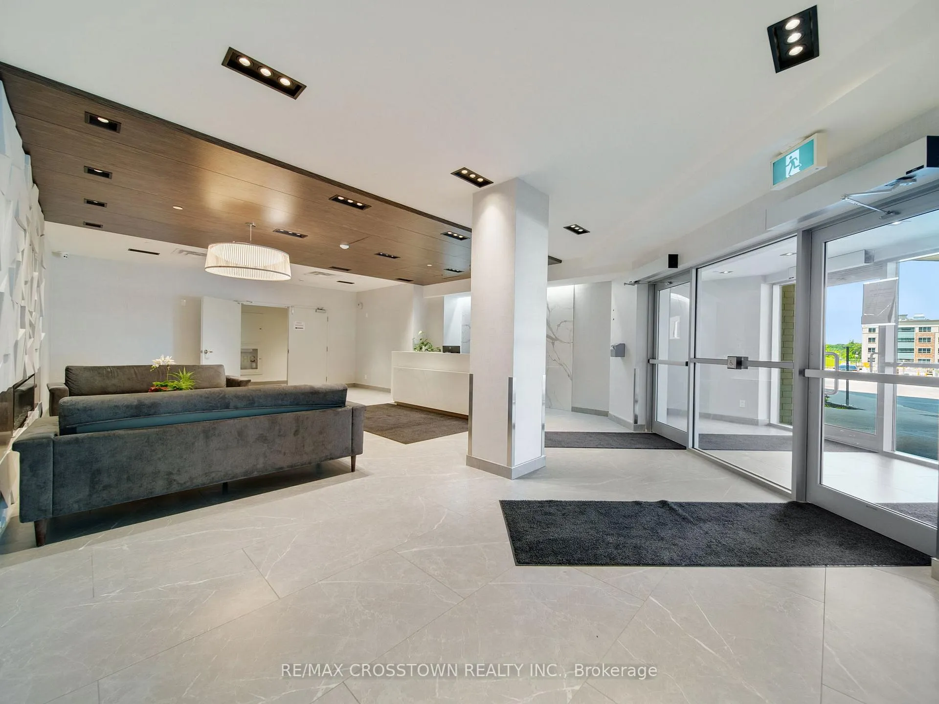 Photo 2 of Unit 702, 58 Lakeside Terrace, Barrie, Little Lake — HOMEH