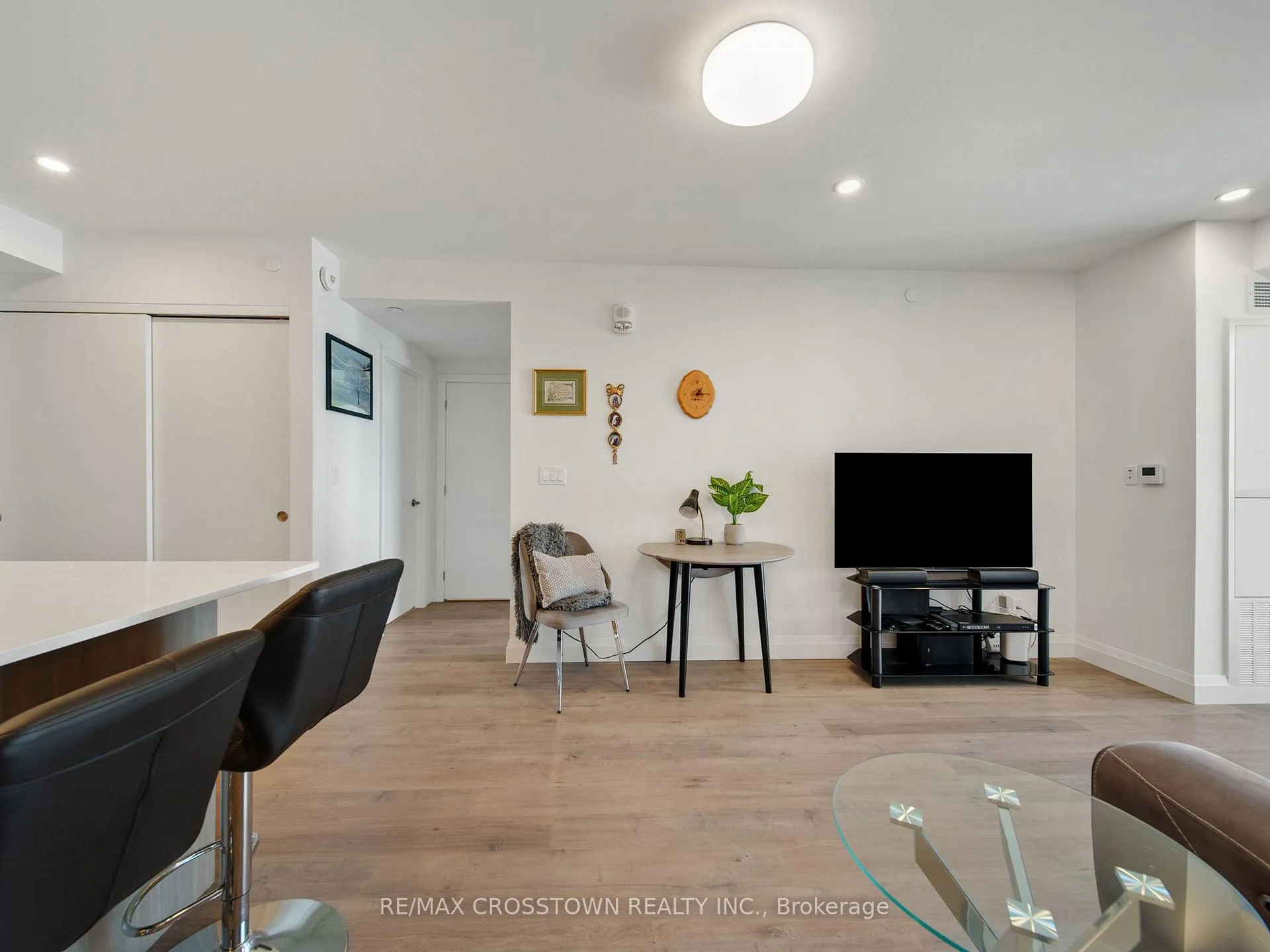Photo 16 of Unit 702, 58 Lakeside Terrace, Barrie, Little Lake — HOMEH