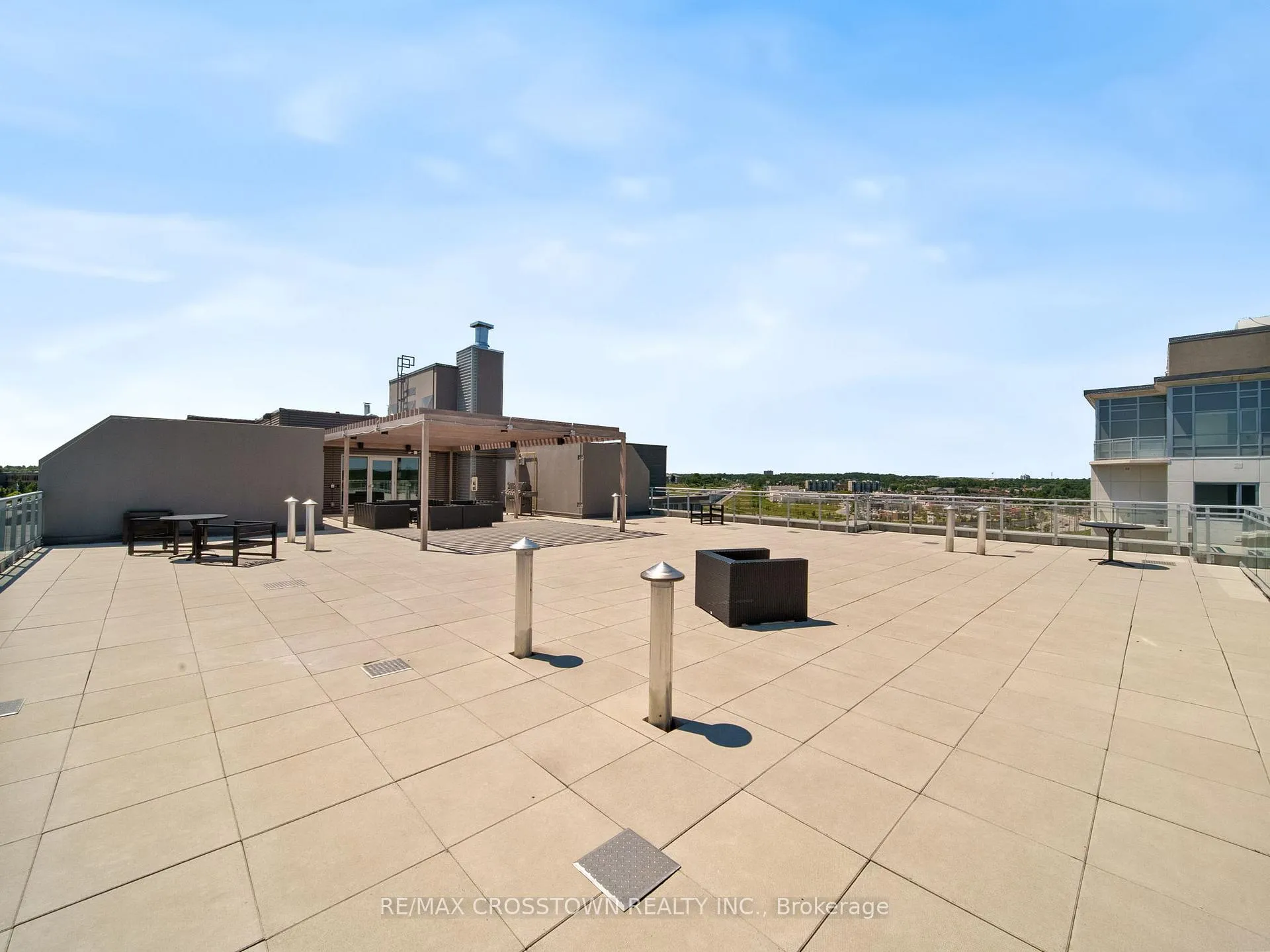 Photo 32 of Unit 702, 58 Lakeside Terrace, Barrie, Little Lake — HOMEH